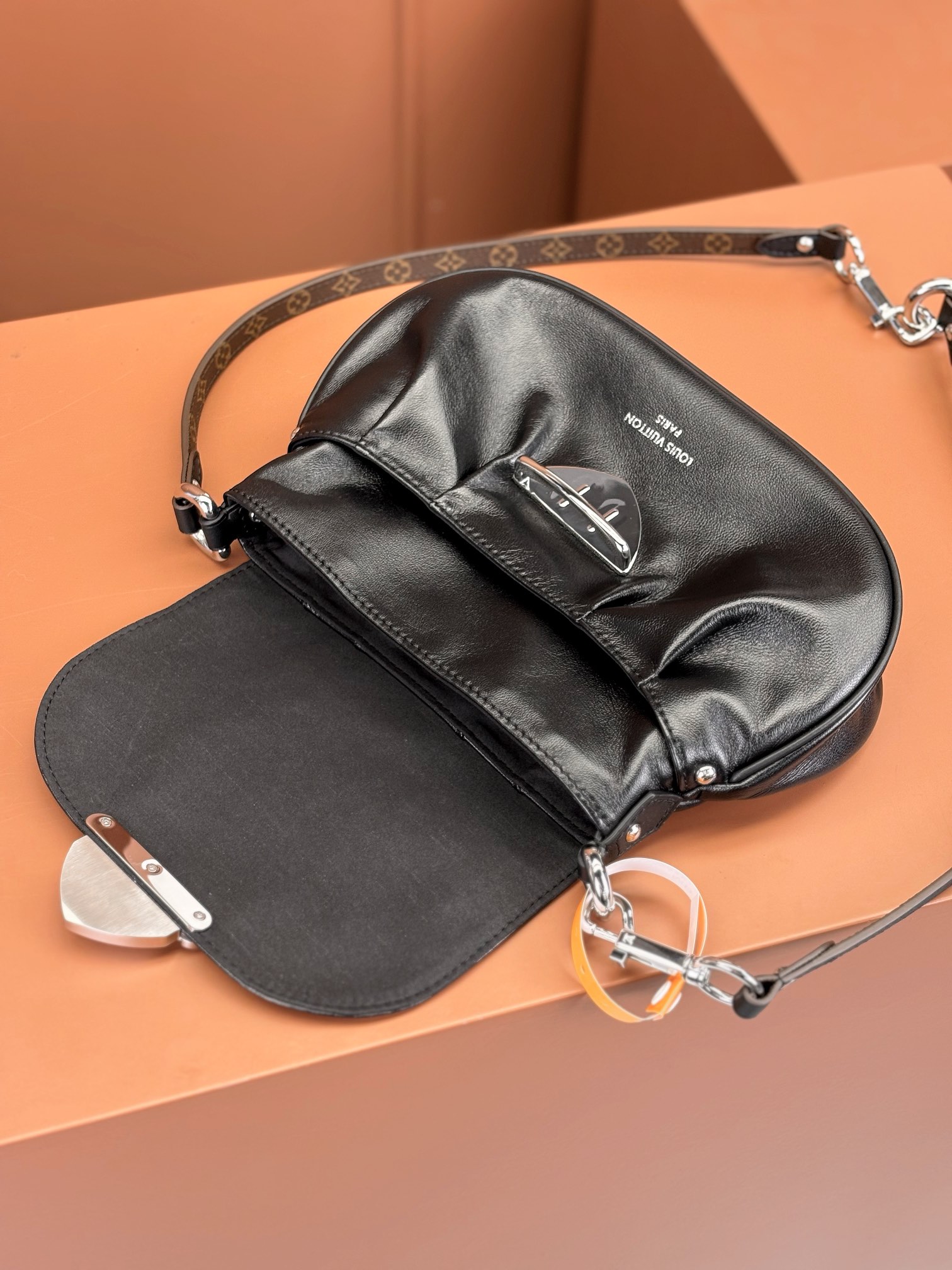 [TOP] Louis Vuitton LV Sunset Vibe Bag 27x18x4cm - Black