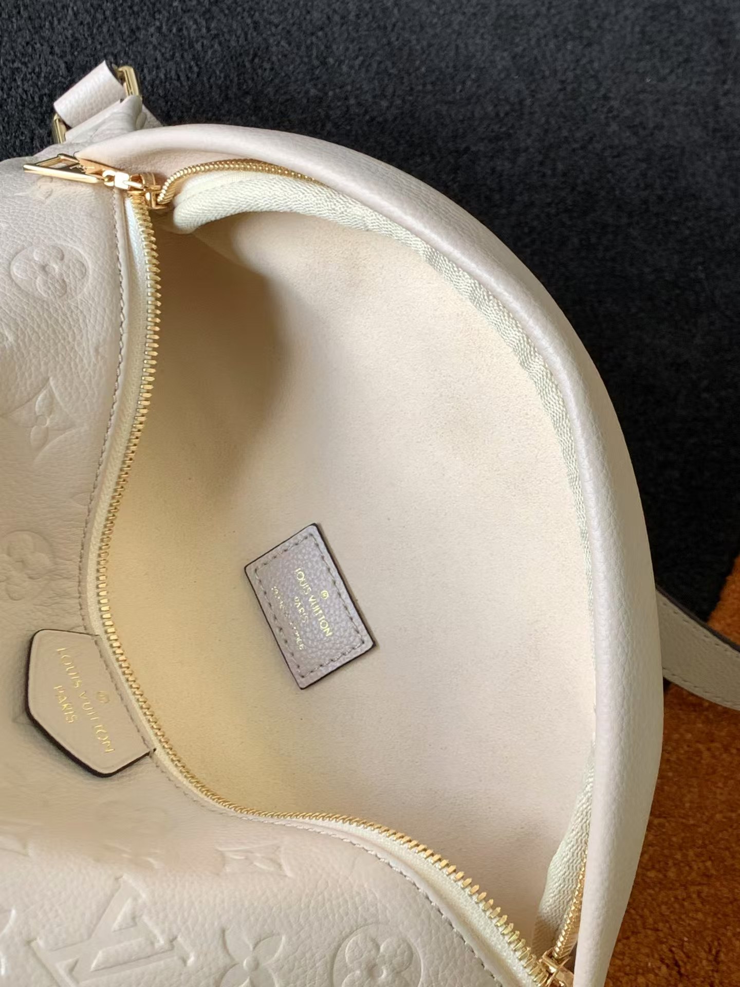 [TOP] Louis Vuitton LV  BumBag Empreinte 37*14*20cm - WHITE