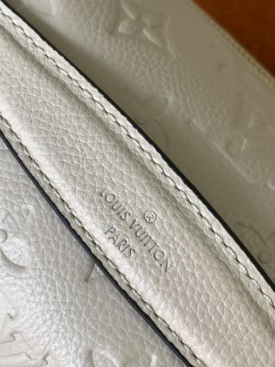 [TOP] Louis Vuitton LV  BumBag Empreinte 37*14*20cm - WHITE