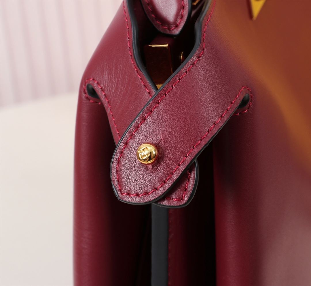 [TOP] FENDI Peekaboo Soft Bag 33×22.5×10CM  -Red