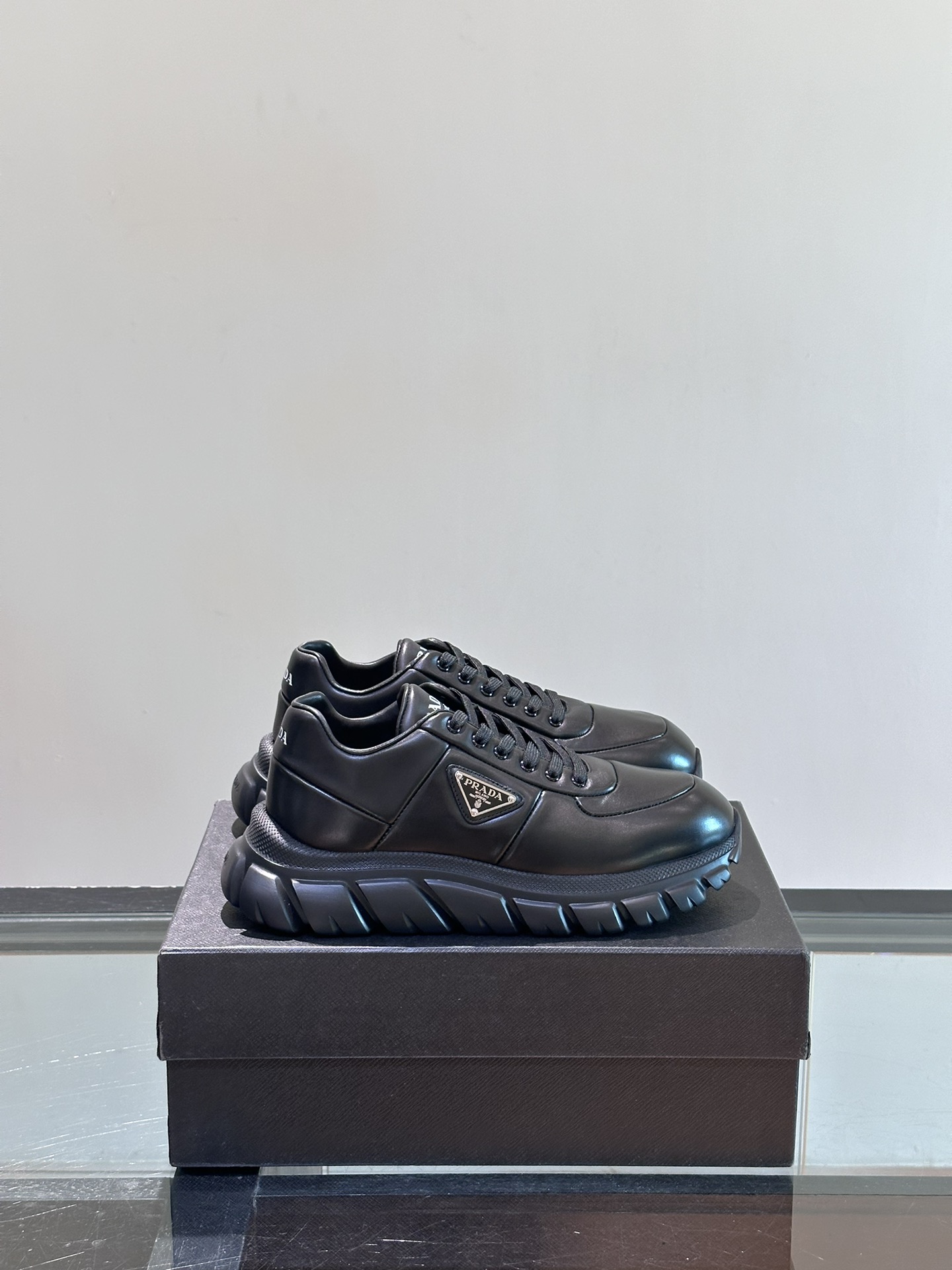 [TOP] PRADA Sports Shoes - Black