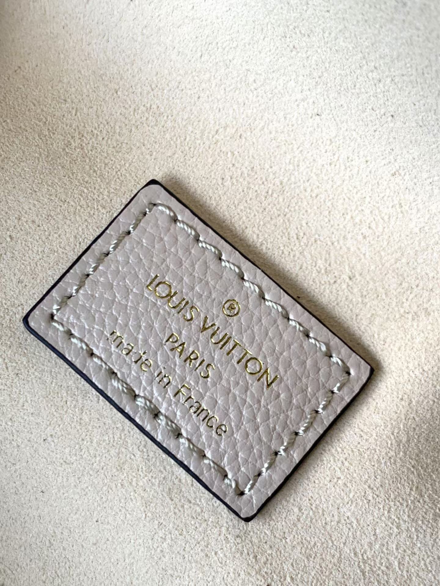 [TOP] Louis Vuitton LV  BumBag Empreinte 37*14*20cm - WHITE