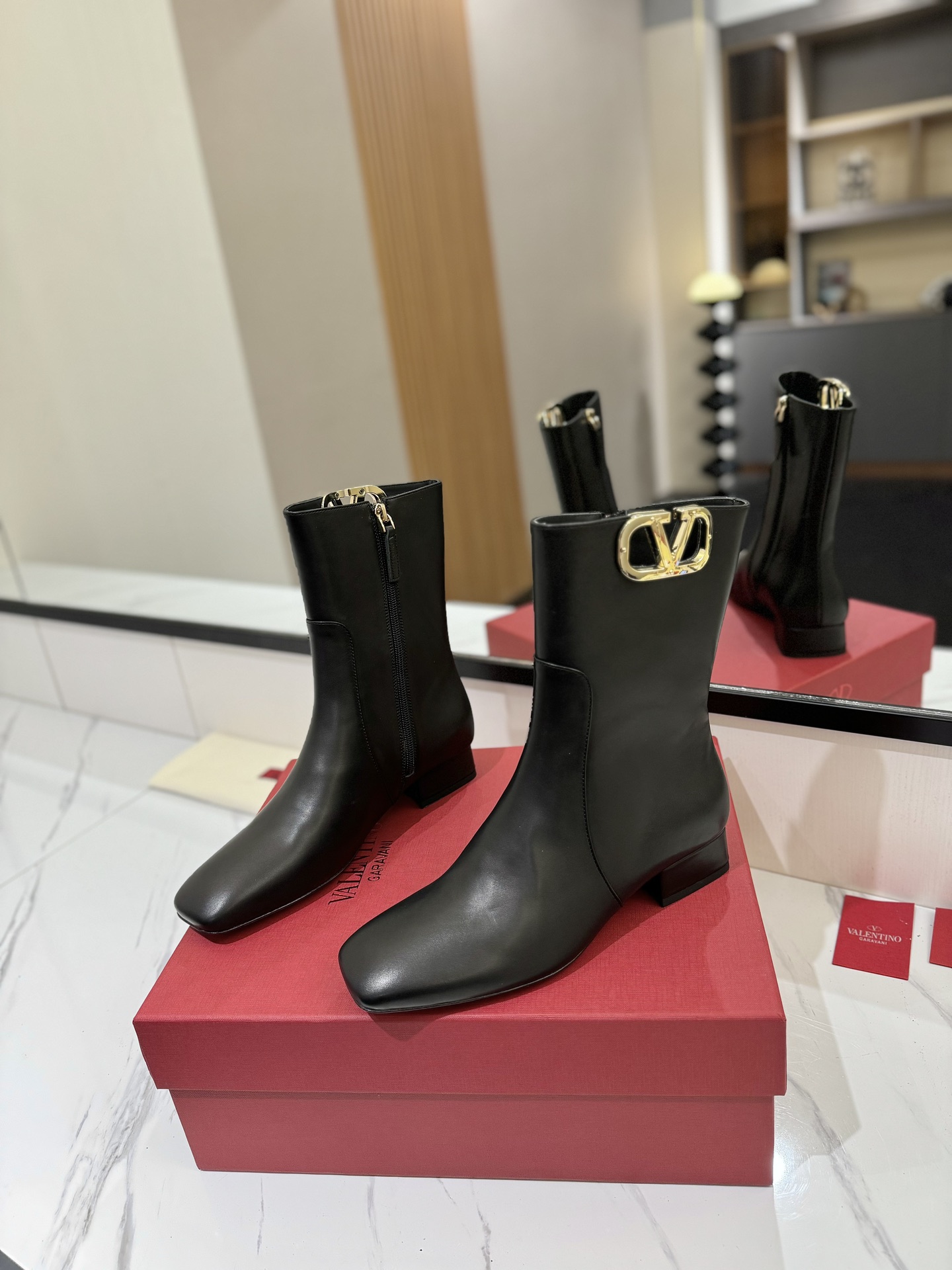 [TOP] VALENTINO GARAVANI VLOGO TYPE ROSSO Low Heel Boots - 4 Color