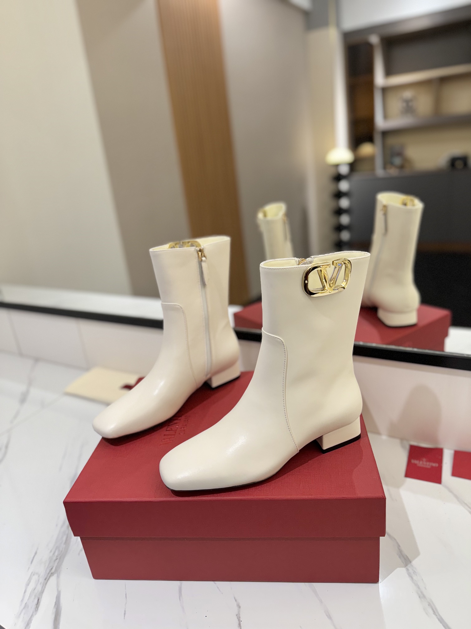 [TOP] VALENTINO GARAVANI VLOGO TYPE ROSSO Low Heel Boots - 4 Color