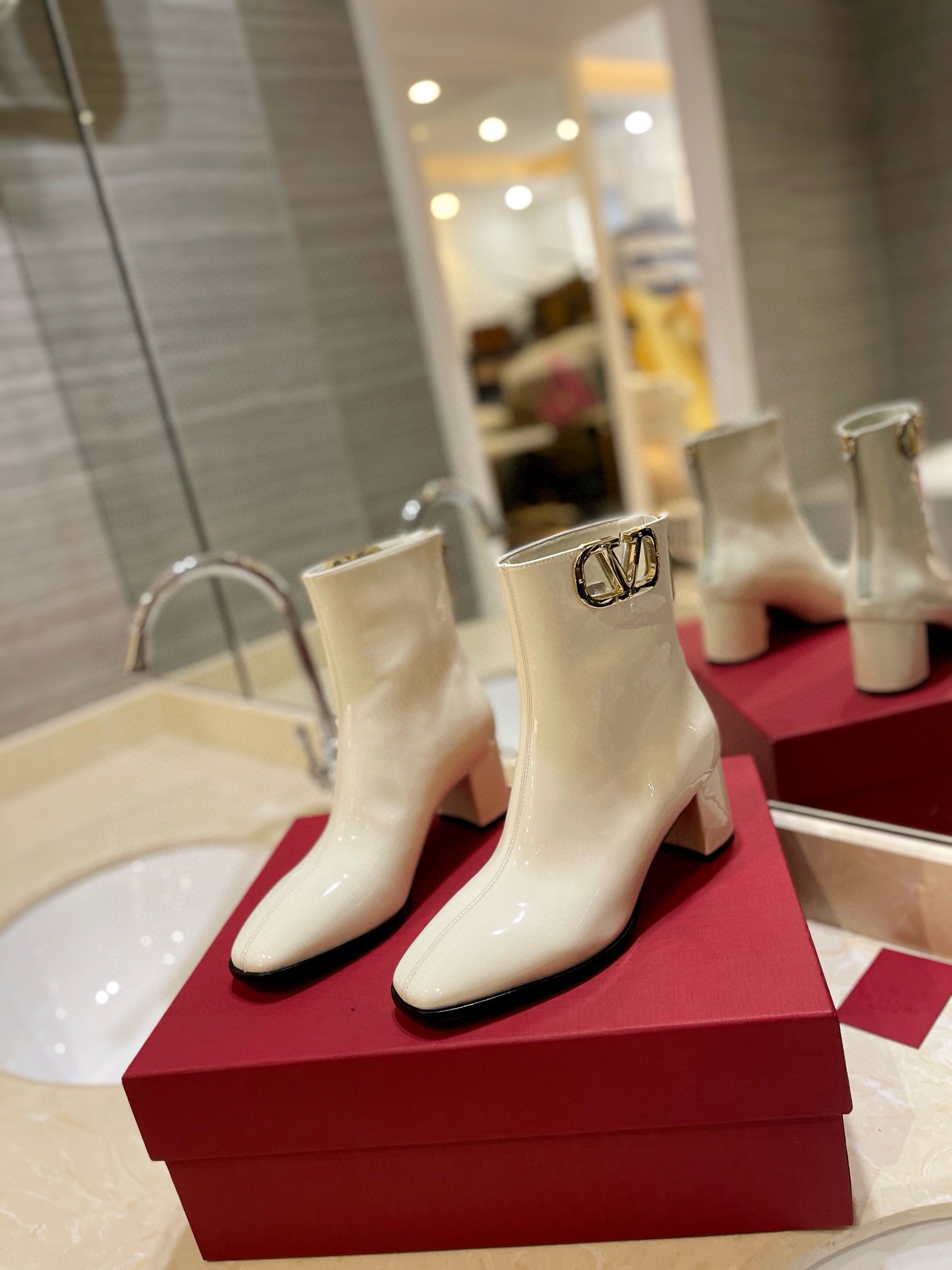 [TOP] VALENTINO GARAVANI VLOGO TYPE ROSSO Mid Heel Boots - 2 Color