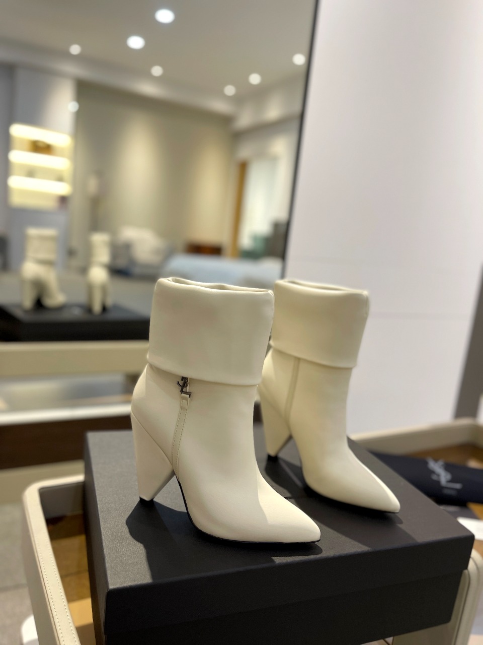 [TOP] Yves Saint Laurent YSL Logo Plaque Pointed Toe Ankle Boots - 7 Colors