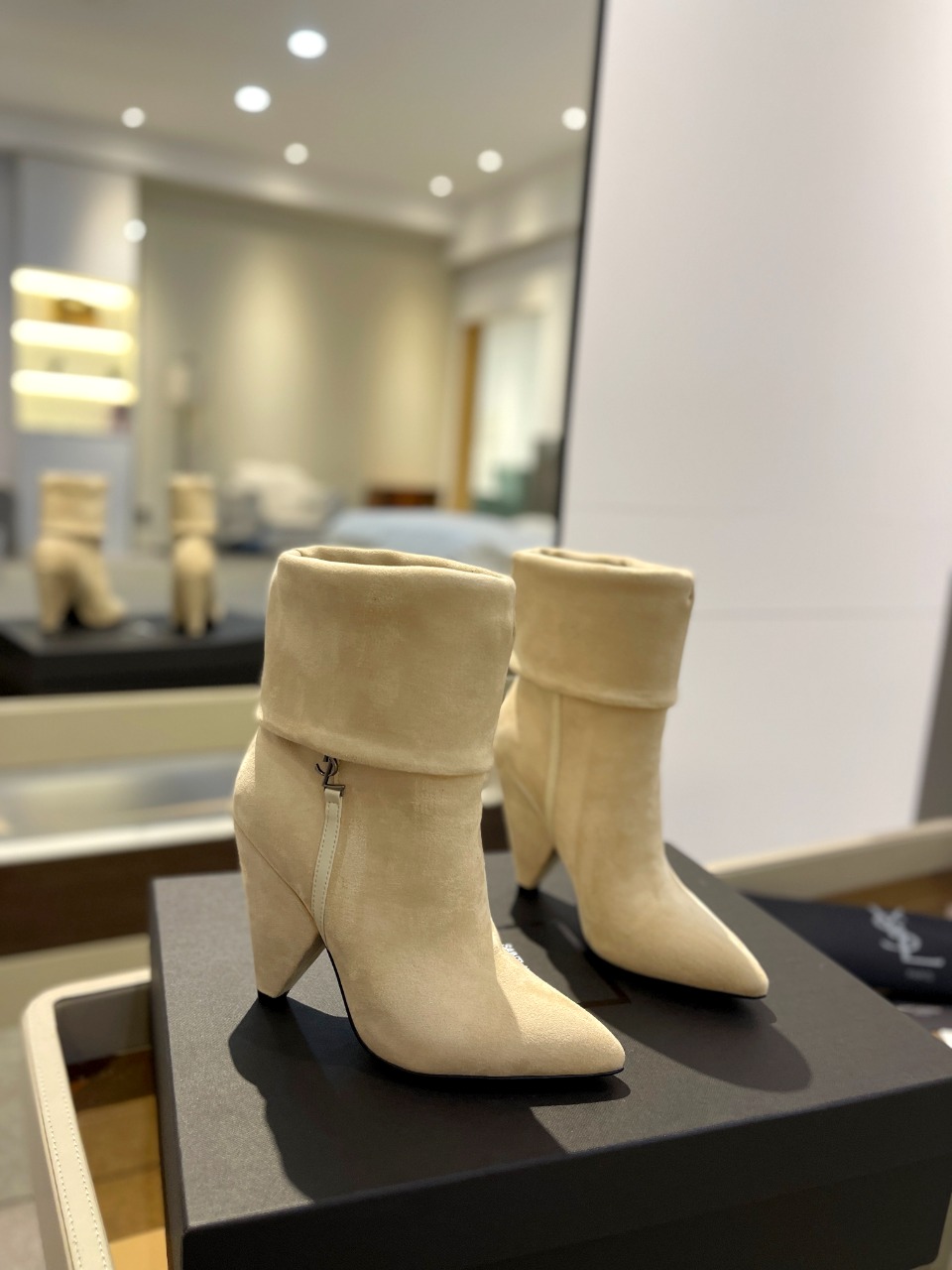 [TOP] Yves Saint Laurent YSL Logo Plaque Pointed Toe Ankle Boots - 7 Colors