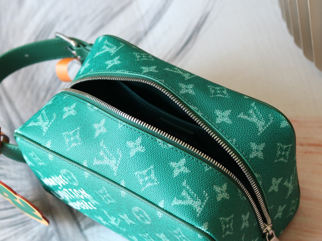 [TOP] Louis Vuitton LV Locker Dopp Kit Bag 23*13*12cm- Green