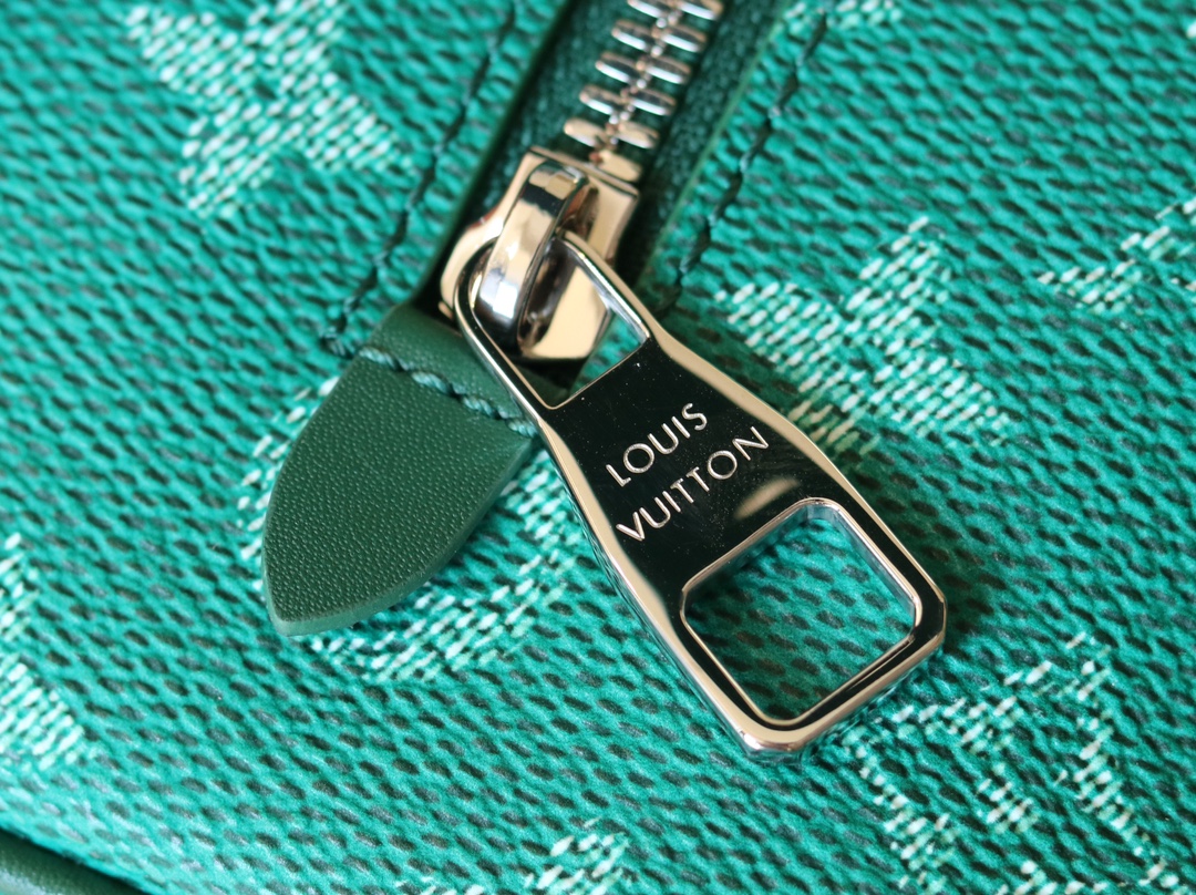 [TOP] Louis Vuitton LV Locker Dopp Kit Bag 23*13*12cm- Green
