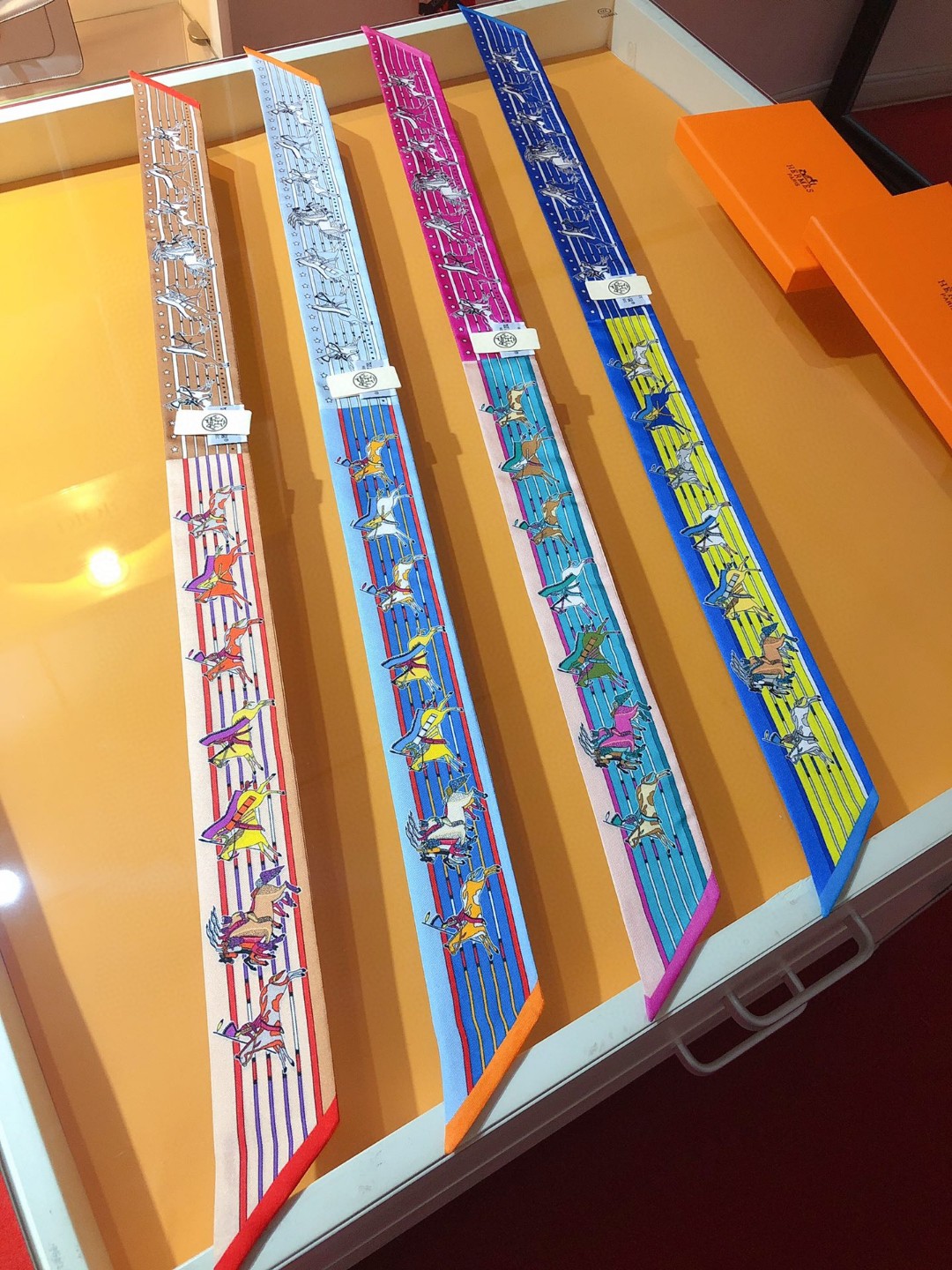 [TOP] HERMES Chef Pawnee Twilly Scarf 86 x 5 cm - 4 Colours