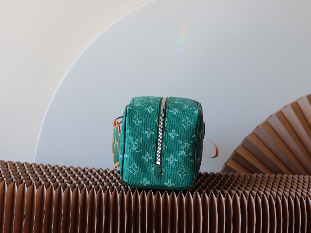 [TOP] Louis Vuitton LV Locker Dopp Kit Bag 23*13*12cm- Green