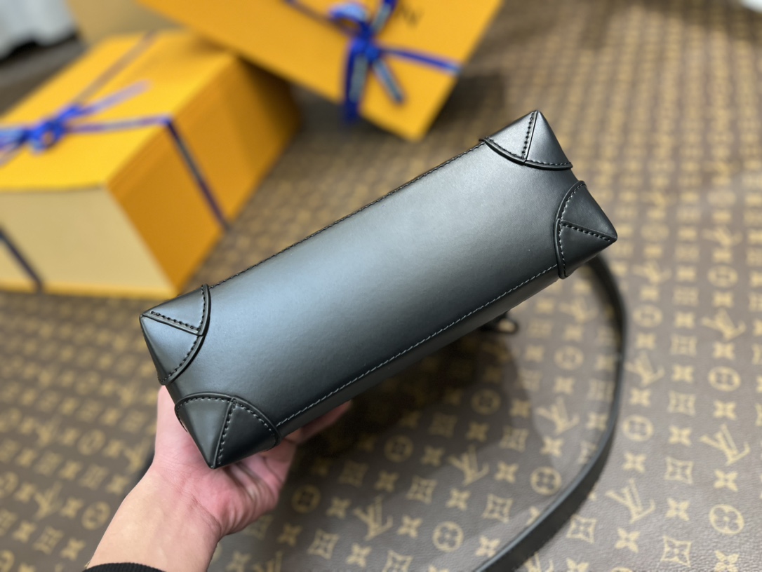 [TOP] Louis Vuitton LV Monogram Steamer PM M46953 Bag 25 x 19 x 8 cm - Black