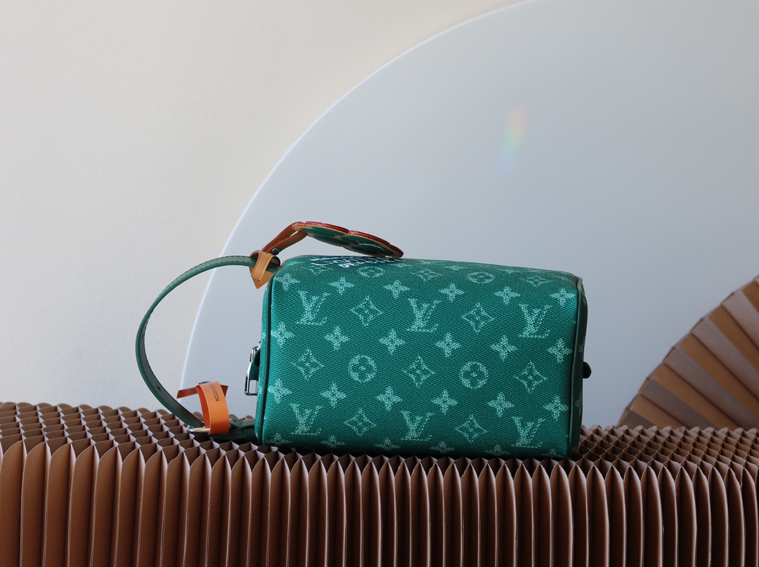 [TOP] Louis Vuitton LV Locker Dopp Kit Bag 23*13*12cm- Green