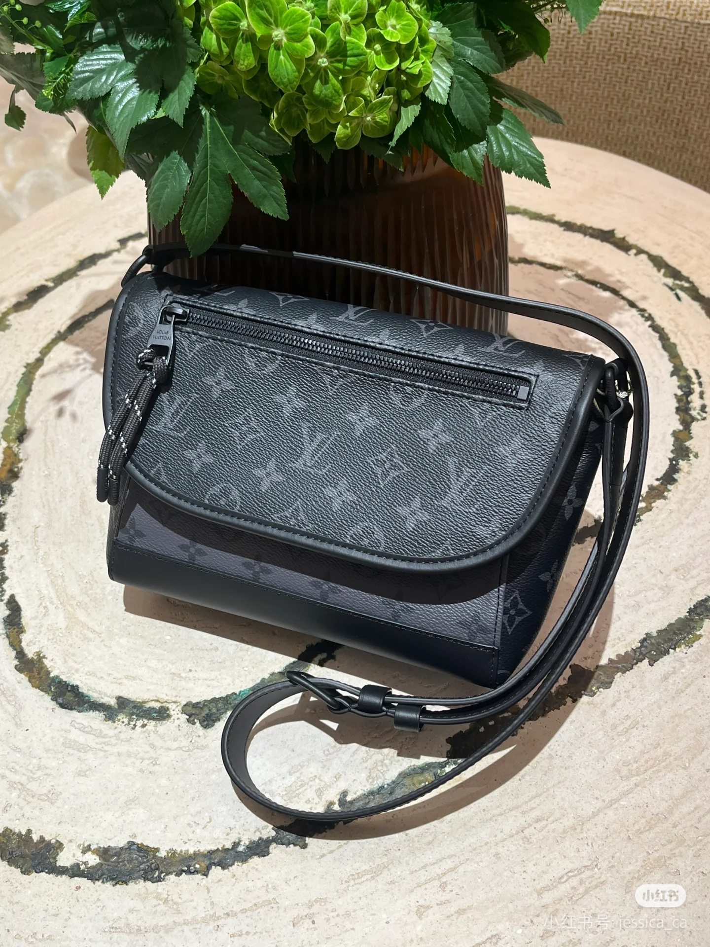 [TOP] Louis Vuitton LV Pulse Messenger Monogram Bag 17 x 11 x 26.6cm - Black