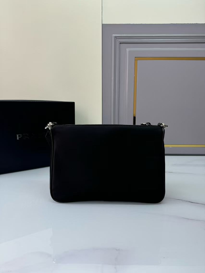 [TOP] PRADA Nylon Pochette Shoulder Bag - Black