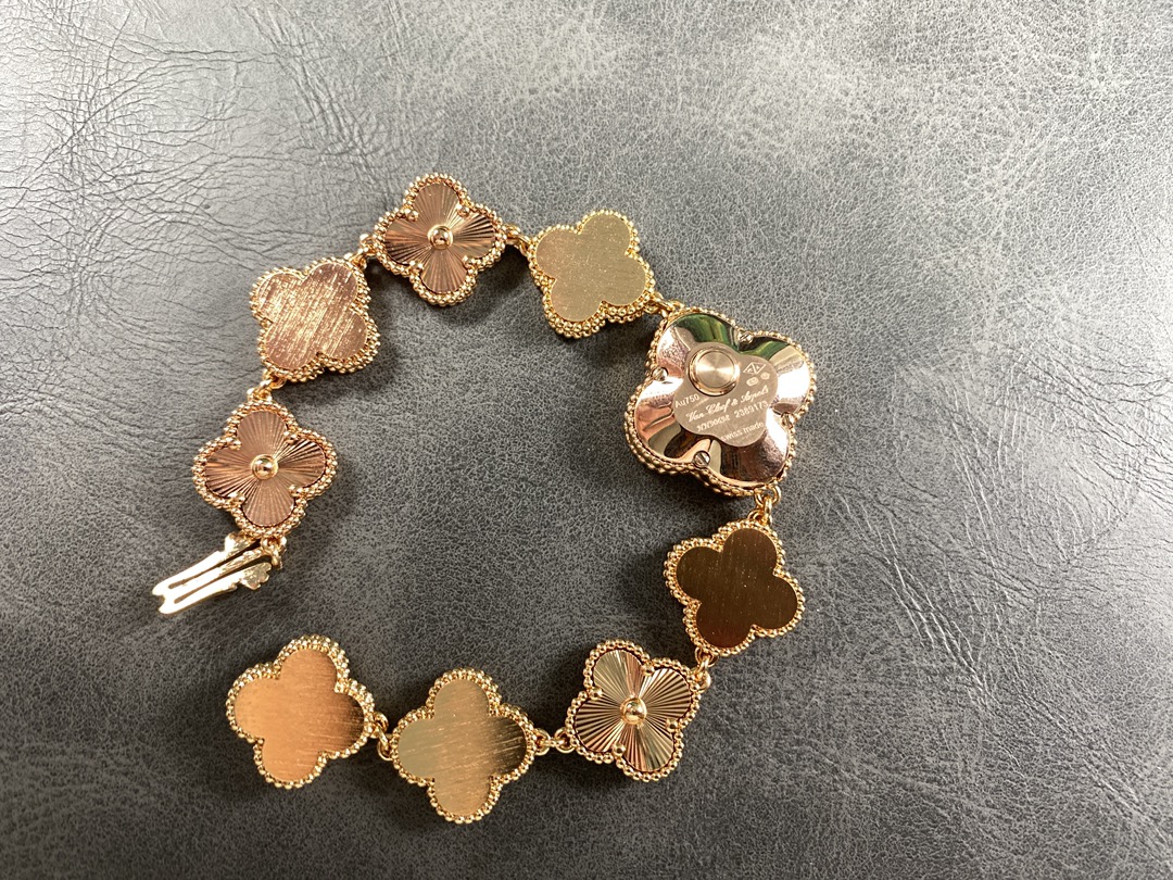 [TOP] Van Cleef & Arpels Sweet Alhambra Bracelet Watch - Gold