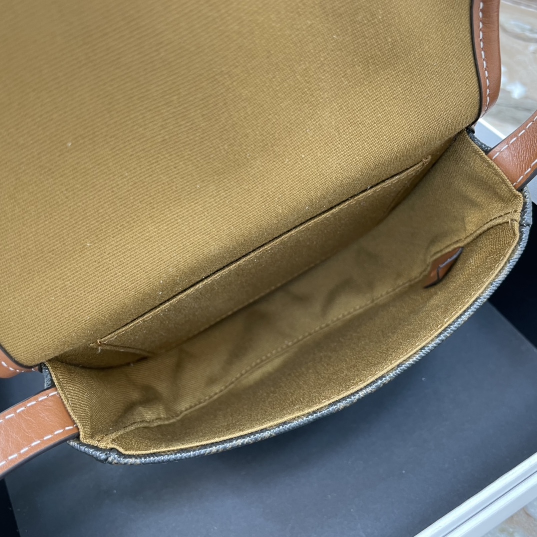 [TOP] CELINE Triomphe Bag Mini Logo Print Wagyu Leather Handbag 15×11×4cm - Black&Brown