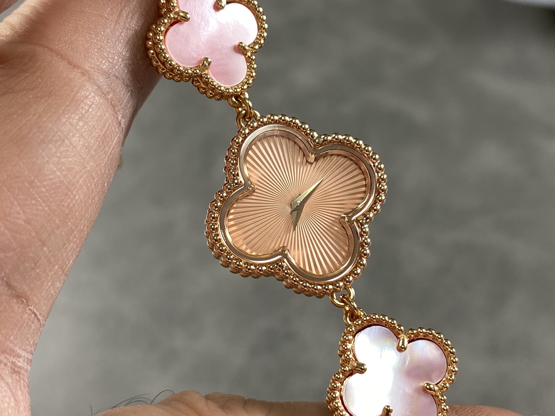 [TOP] Van Cleef & Arpels Sweet Alhambra Bracelet Watch - Gold