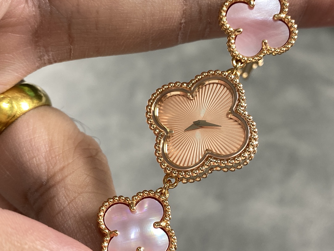 [TOP] Van Cleef & Arpels Sweet Alhambra Bracelet Watch - Gold