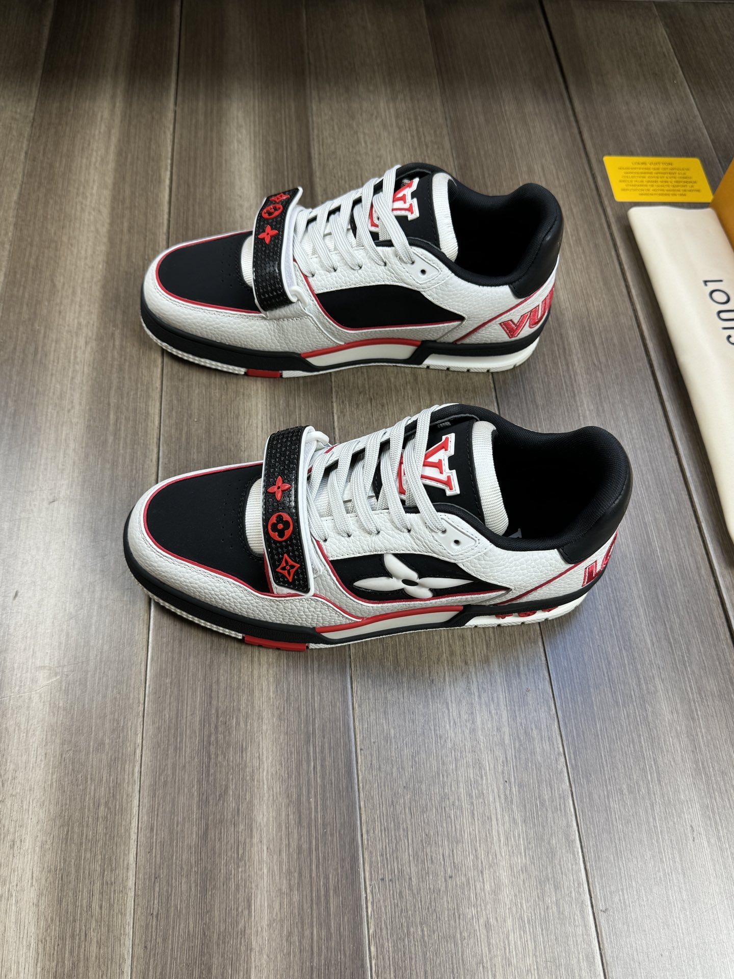 [TOP] Louis Vuitton LV l Men's Shoes - White