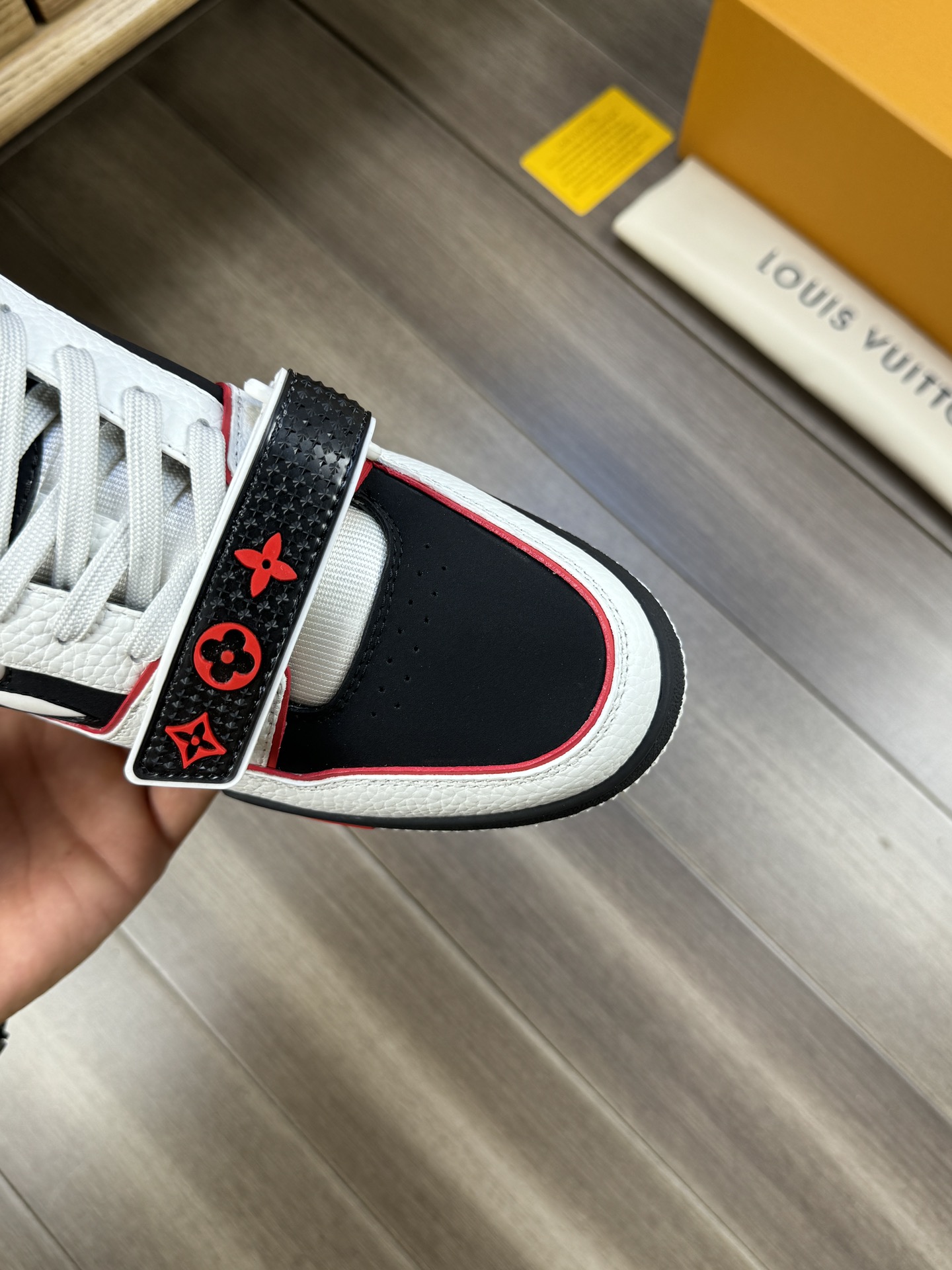 [TOP] Louis Vuitton LV l Men's Shoes - White