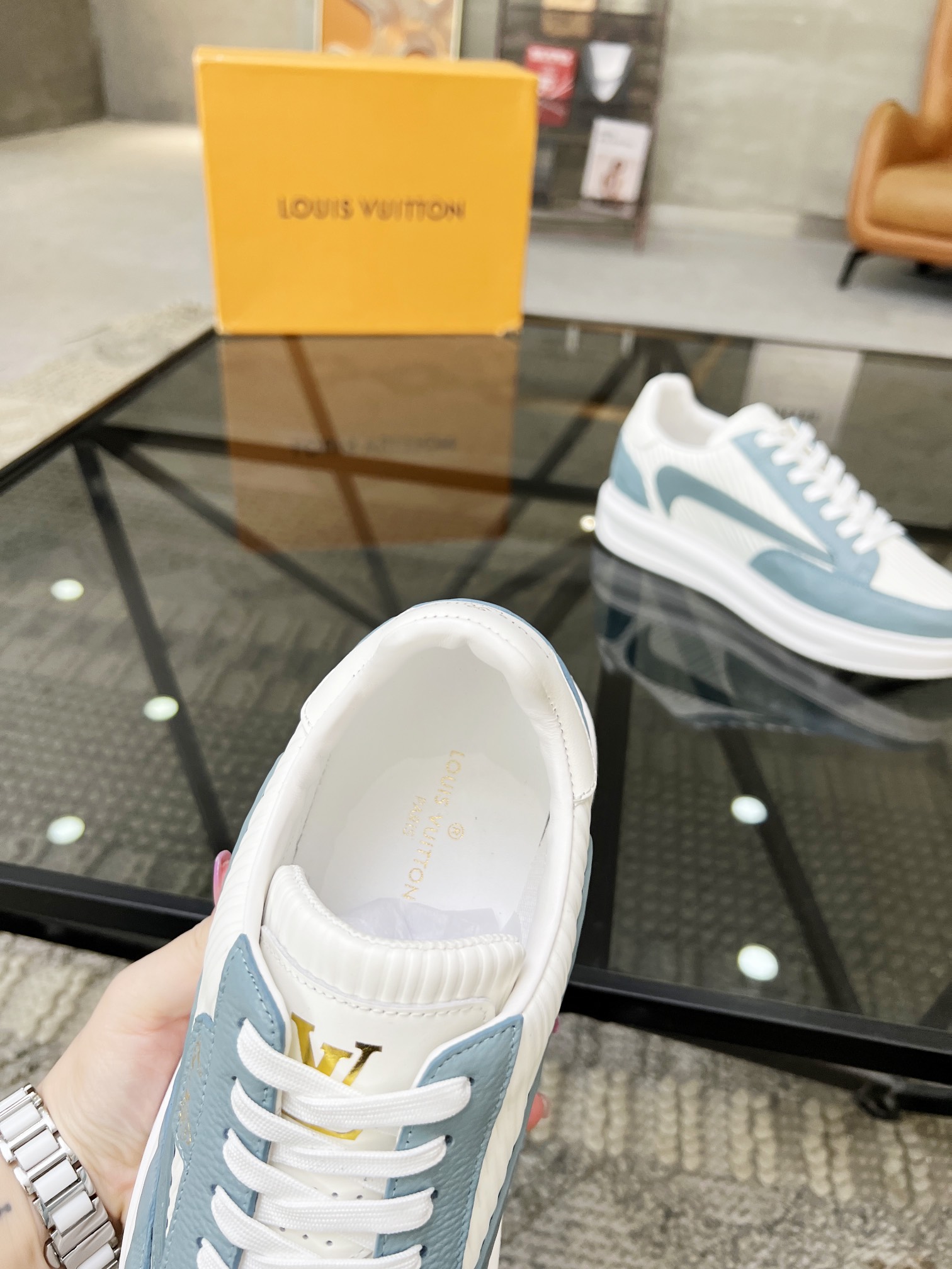 [TOP] Louis Vuitton LV Men's Shoes - White