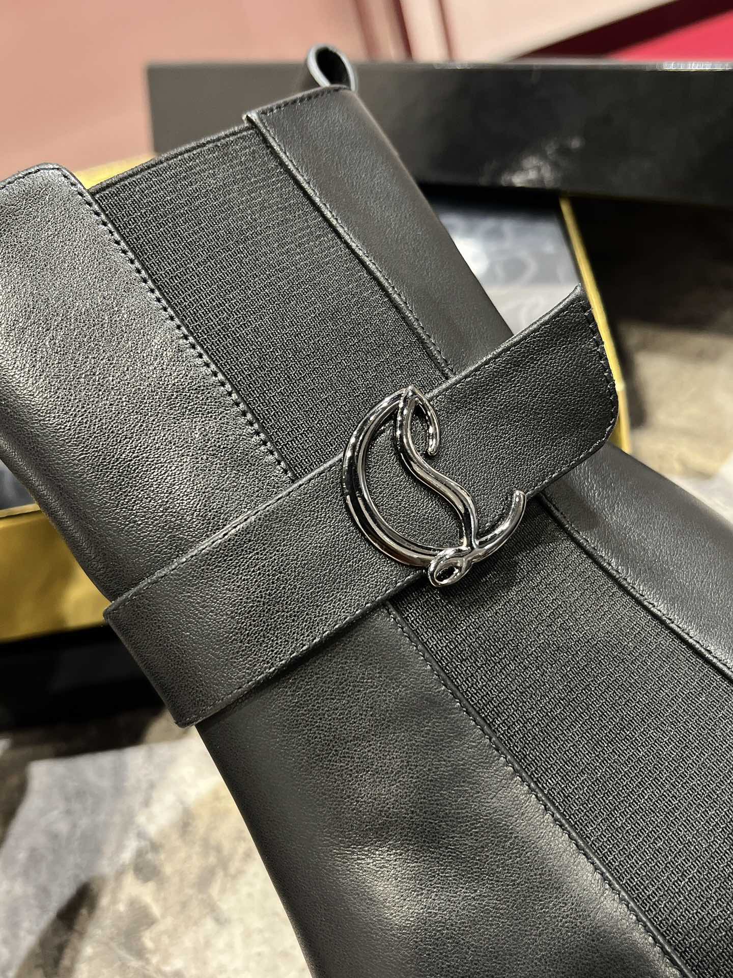 [TOP] Christian Louboutin Short Boots - Black