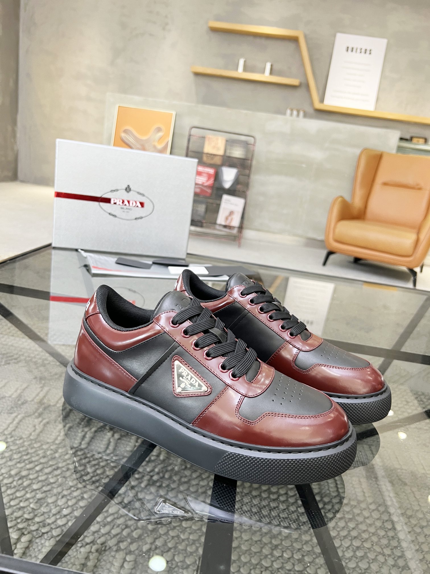 [TOP] PRADA Sports Shoes - Red