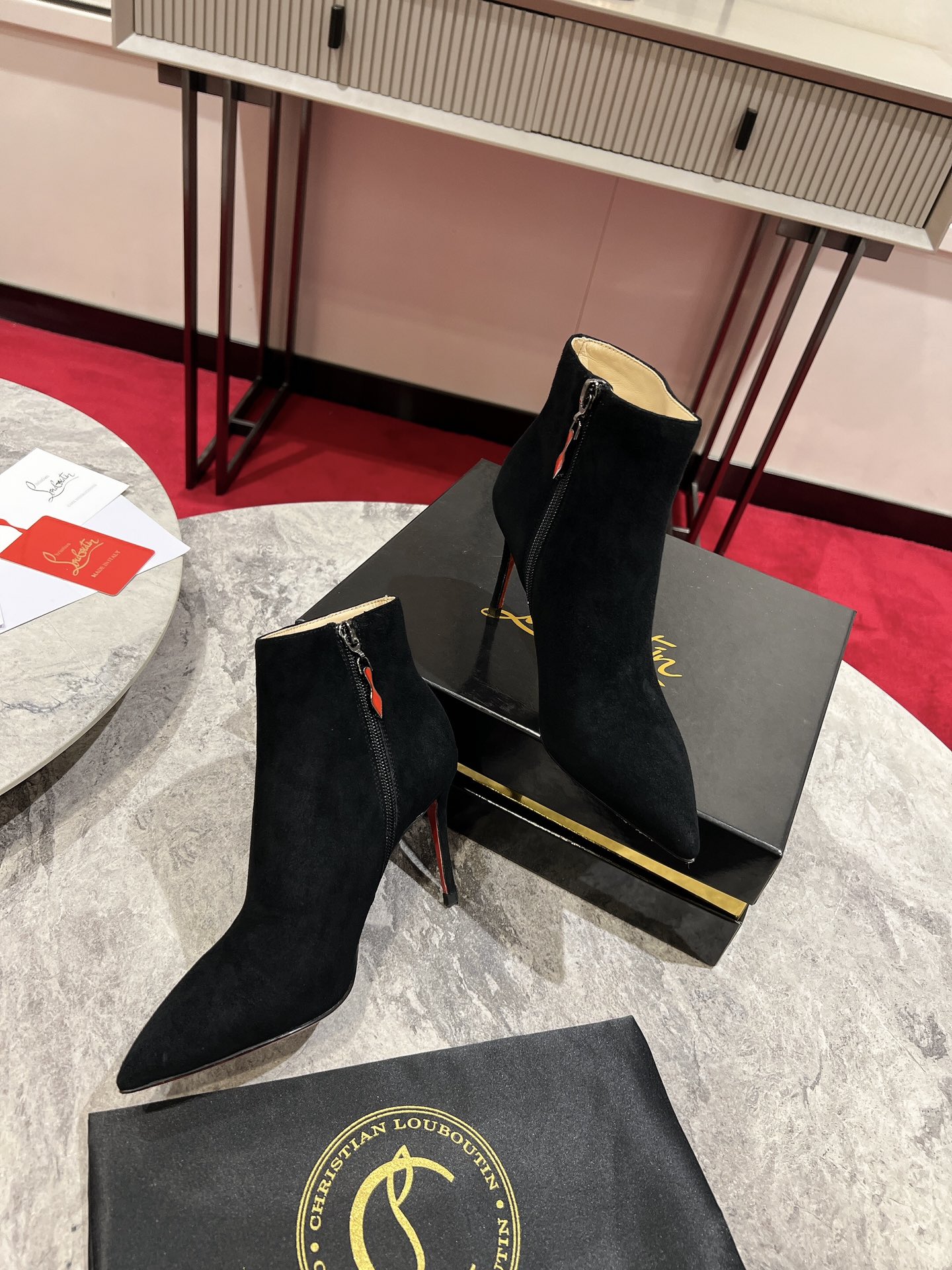 [TOP] Christian Louboutin Short Boots - Black