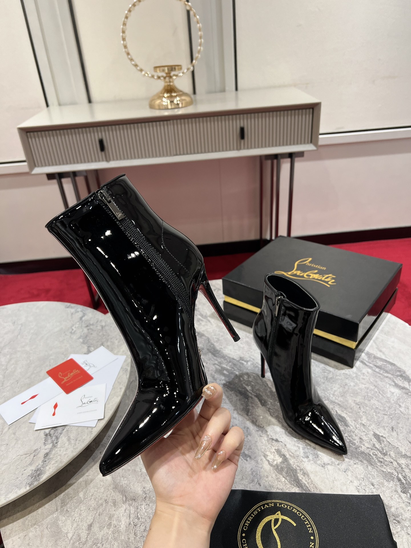 [TOP] Christian Louboutin Short Boots - Black