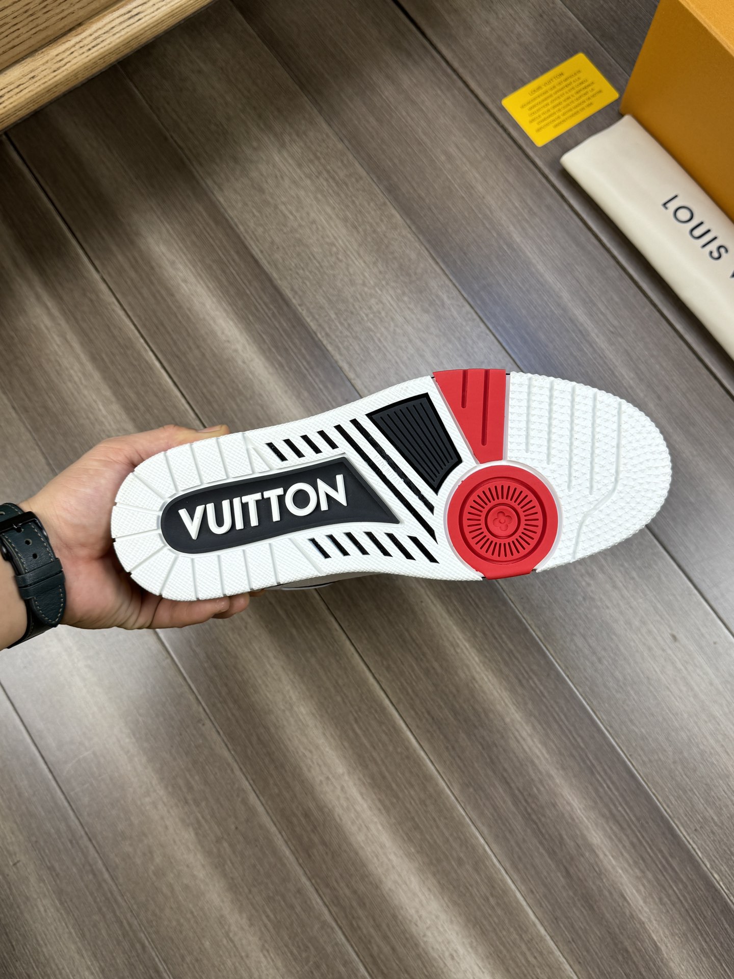 [TOP] Louis Vuitton LV l Men's Shoes - White
