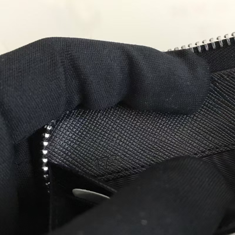 [TOP] PRADA Men's Wallet - Black