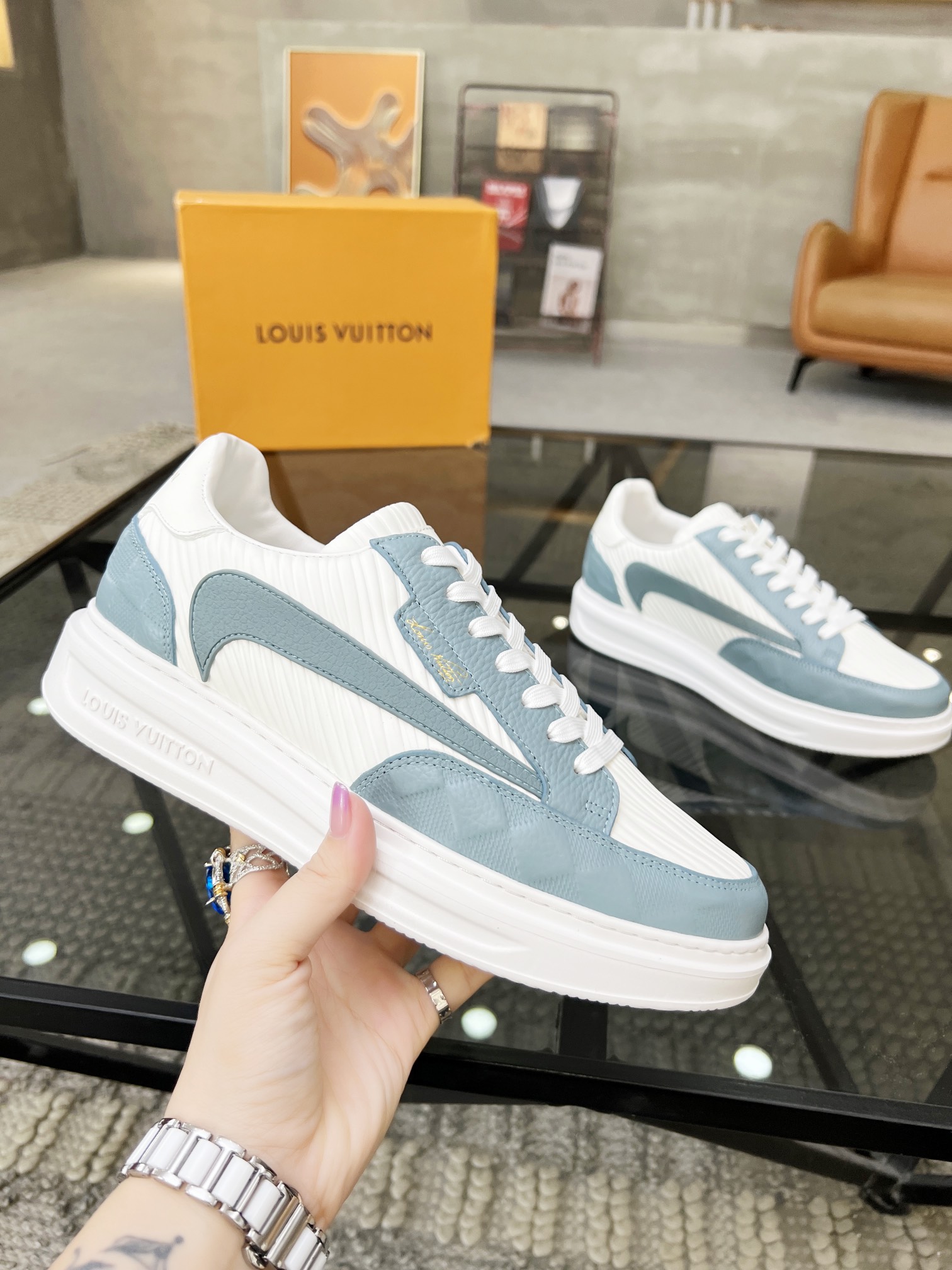 [TOP] Louis Vuitton LV Men's Shoes - White