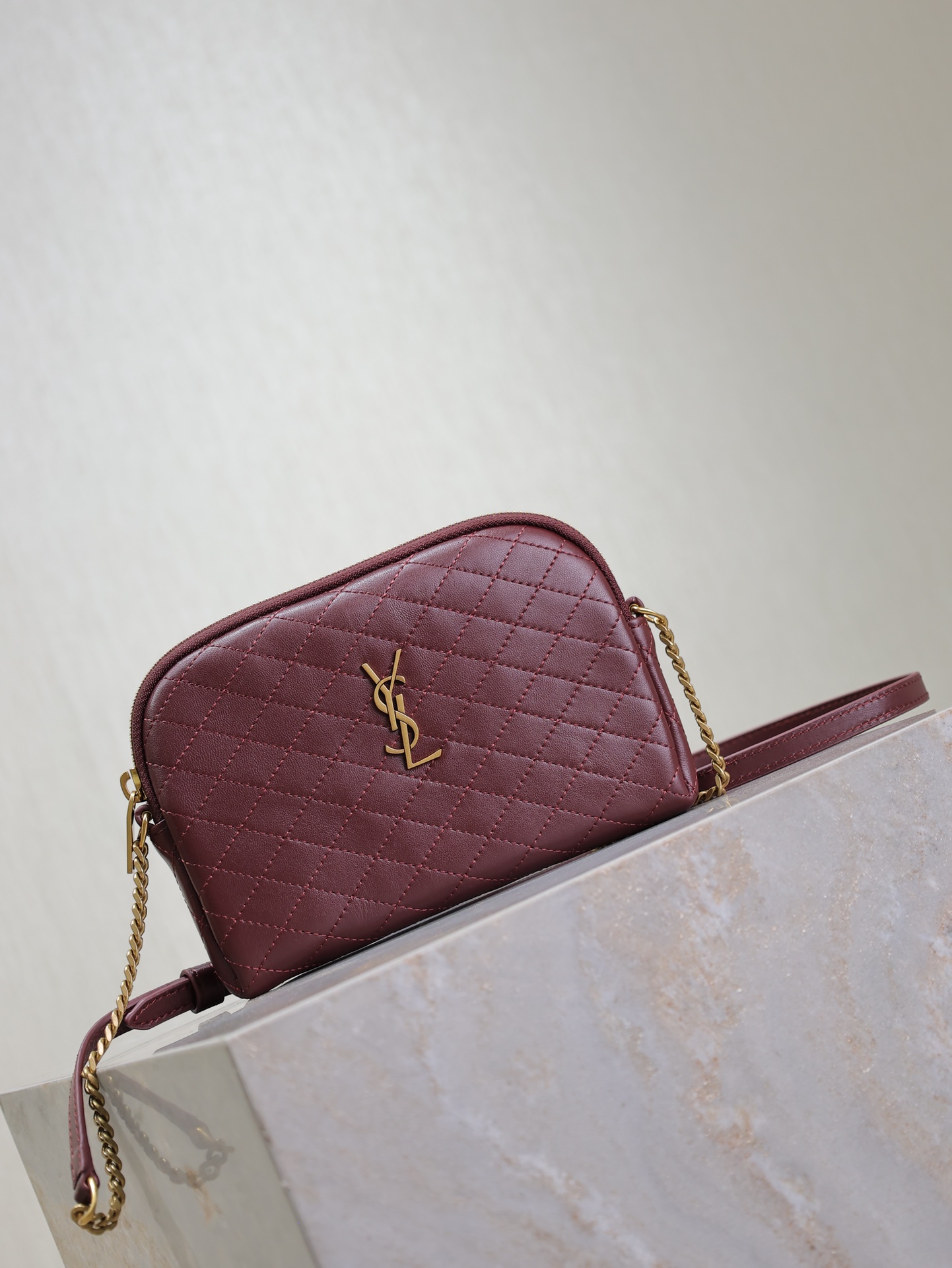 [TOP] Yves Saint Laurent YSL Gaby zipped pouch in quilted lambskin 19x3x3.5cm  - Red