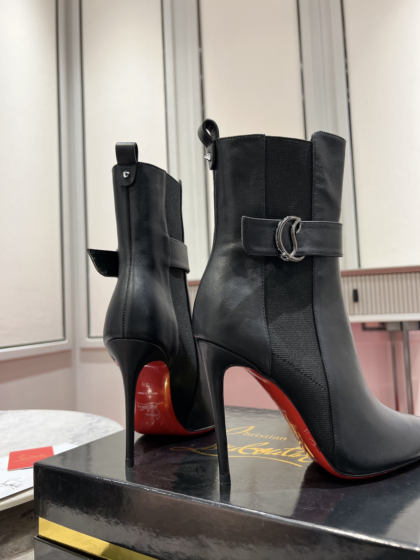[TOP] Christian Louboutin Short Boots - Black