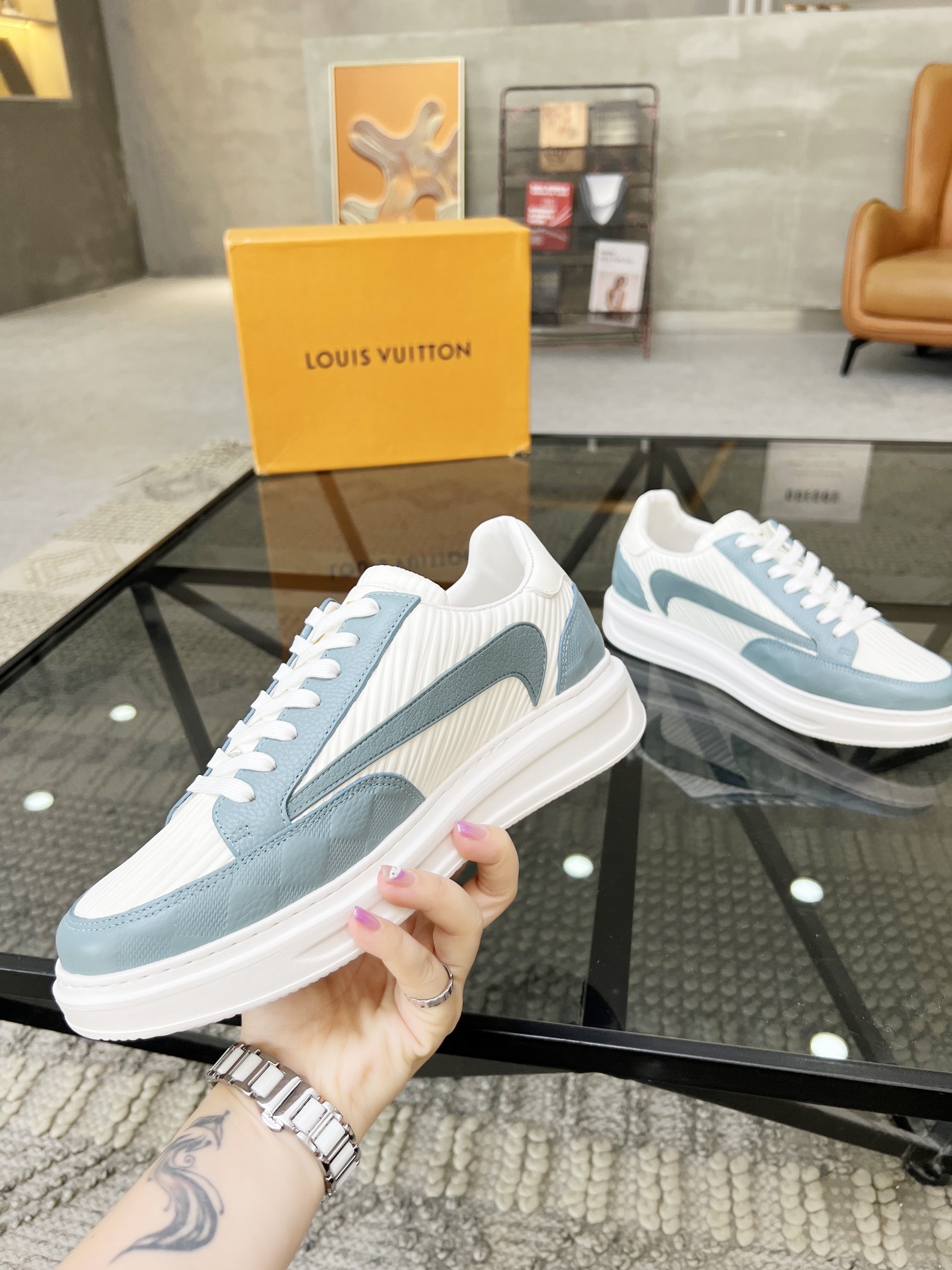 [TOP] Louis Vuitton LV Men's Shoes - White
