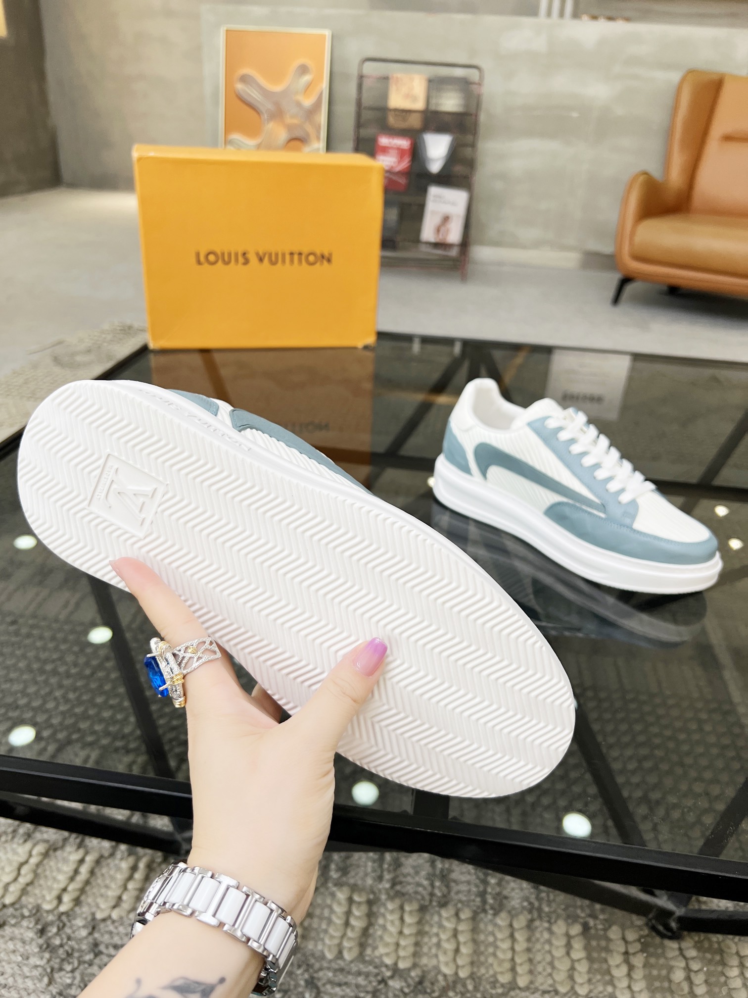 [TOP] Louis Vuitton LV Men's Shoes - White