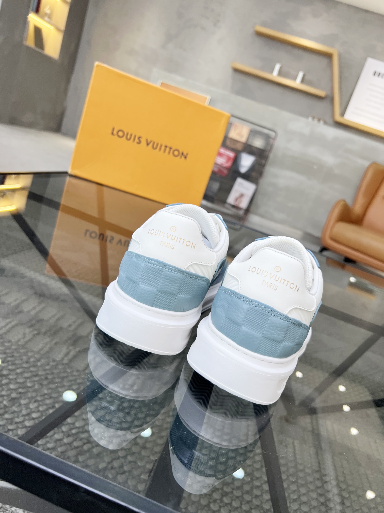 [TOP] Louis Vuitton LV Men's Shoes - White