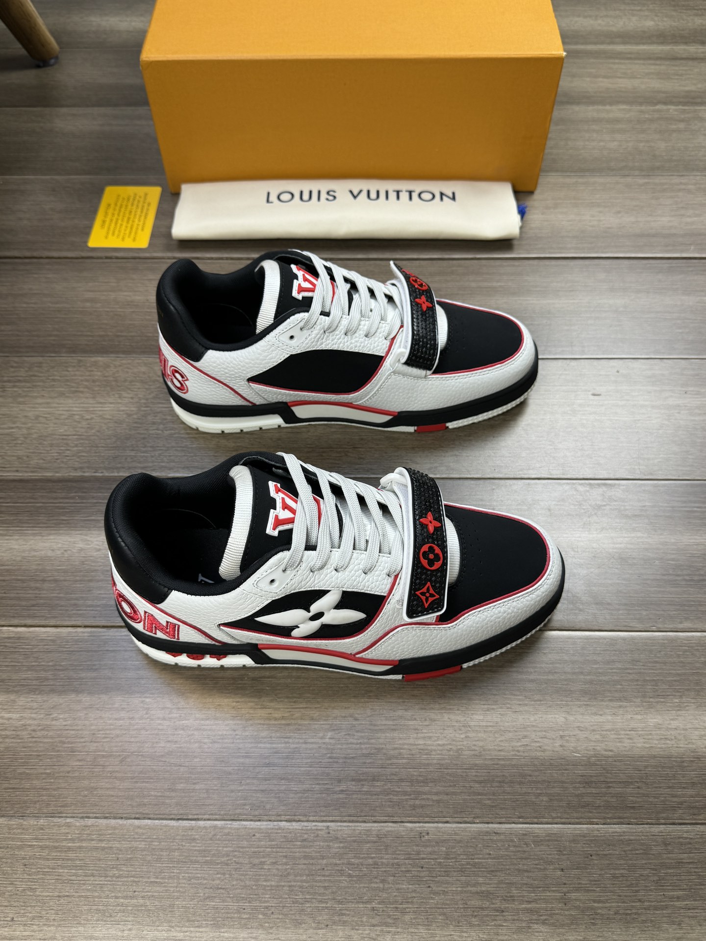 [TOP] Louis Vuitton LV l Men's Shoes - White