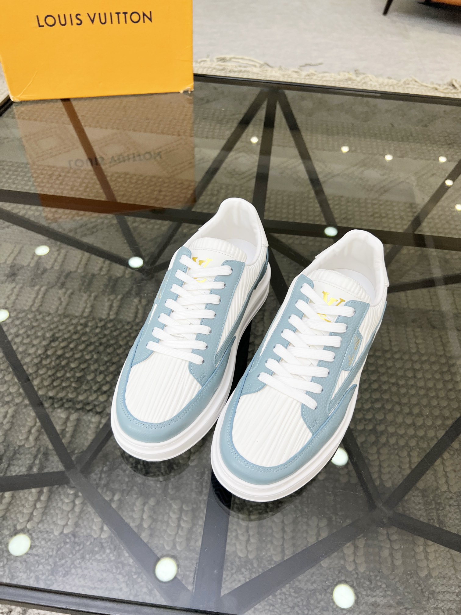 [TOP] Louis Vuitton LV Men's Shoes - White