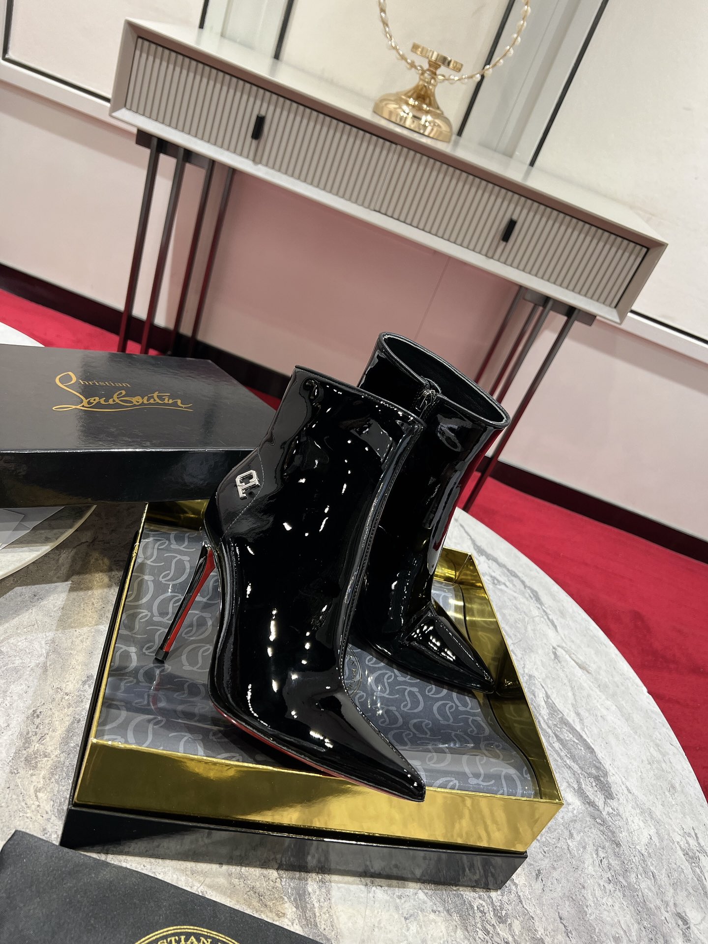 [TOP] Christian Louboutin Short Boots - Black