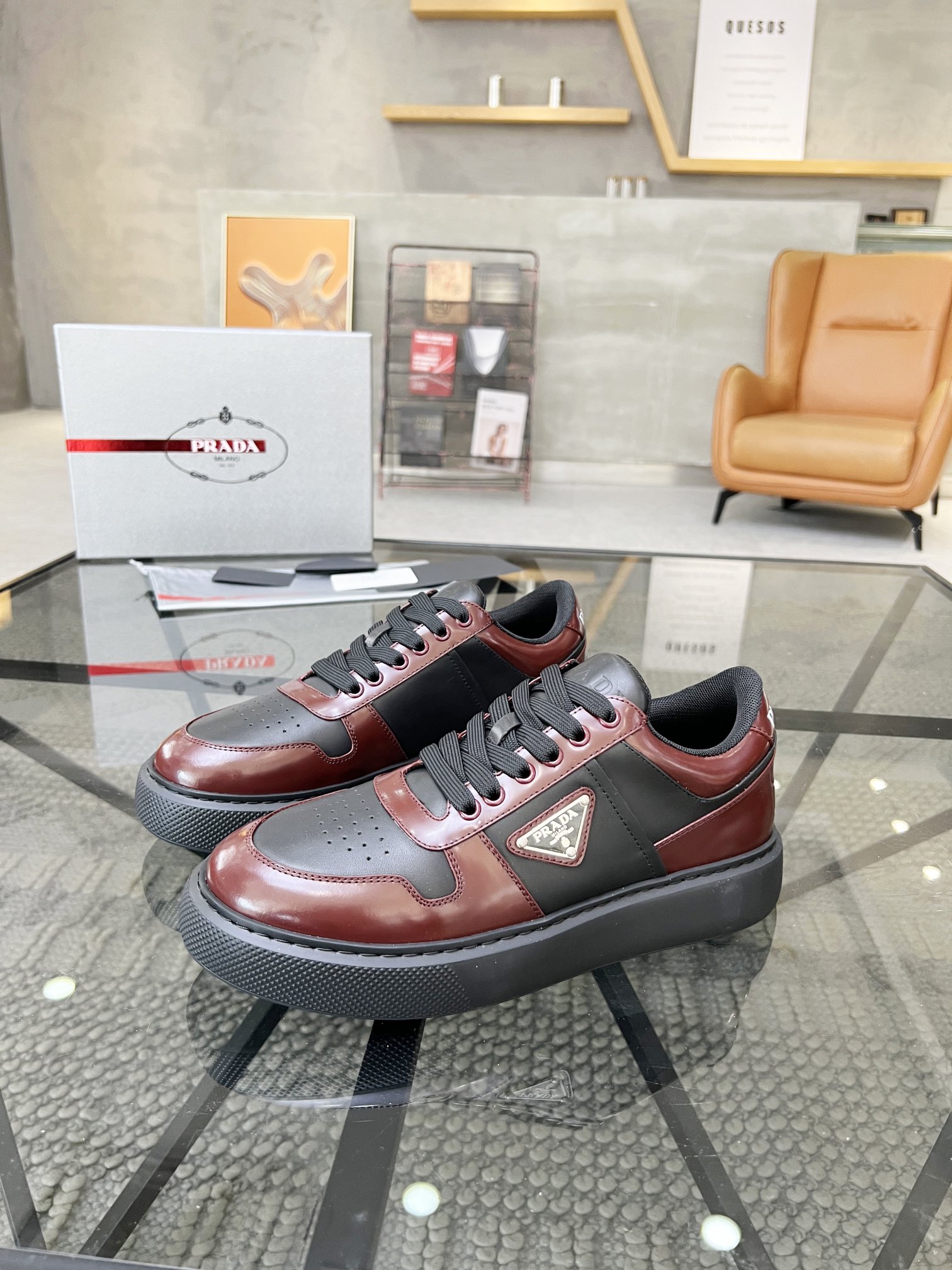 [TOP] PRADA Sports Shoes - Red