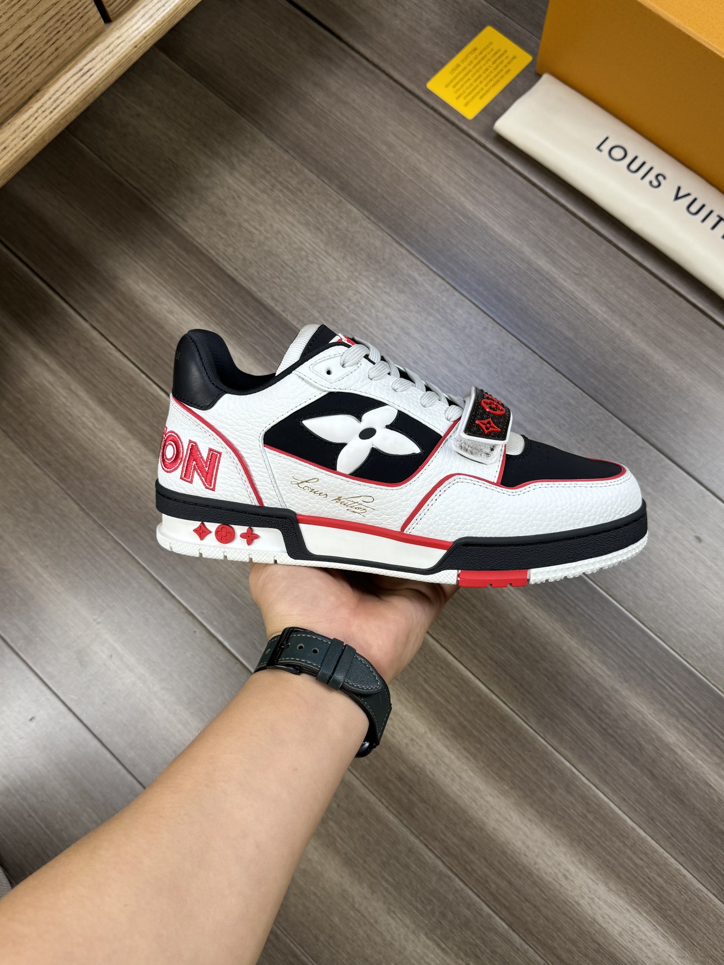 [TOP] Louis Vuitton LV l Men's Shoes - White