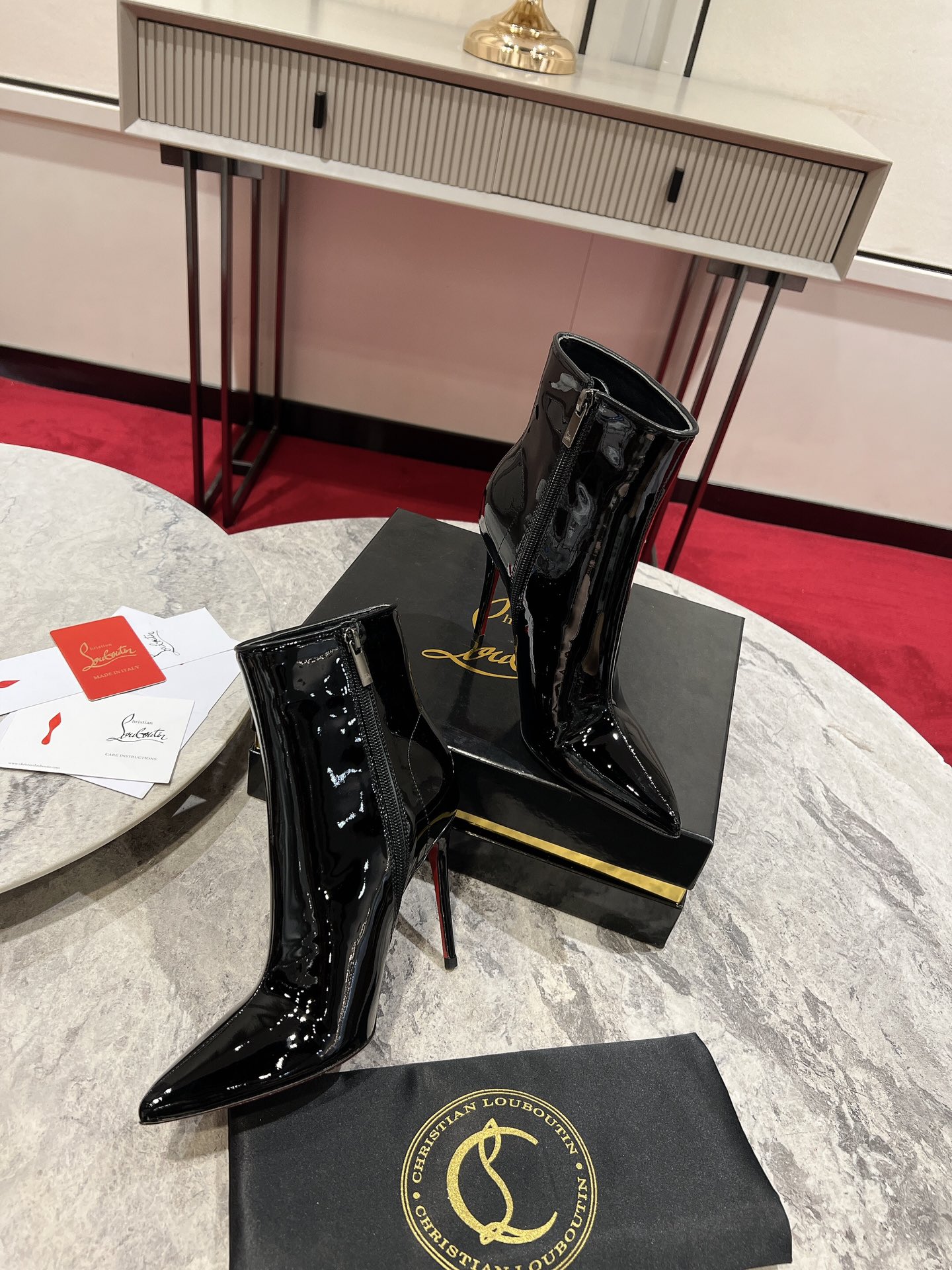 [TOP] Christian Louboutin Short Boots - Black