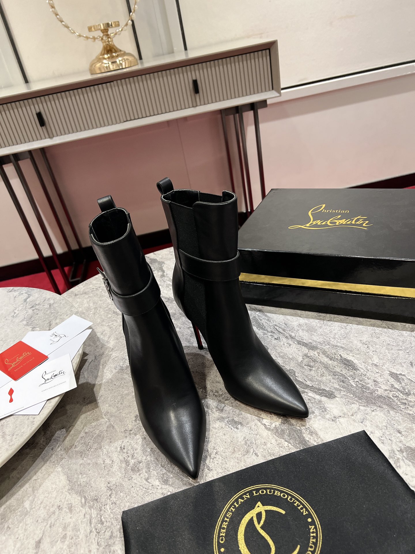 [TOP] Christian Louboutin Short Boots - Black