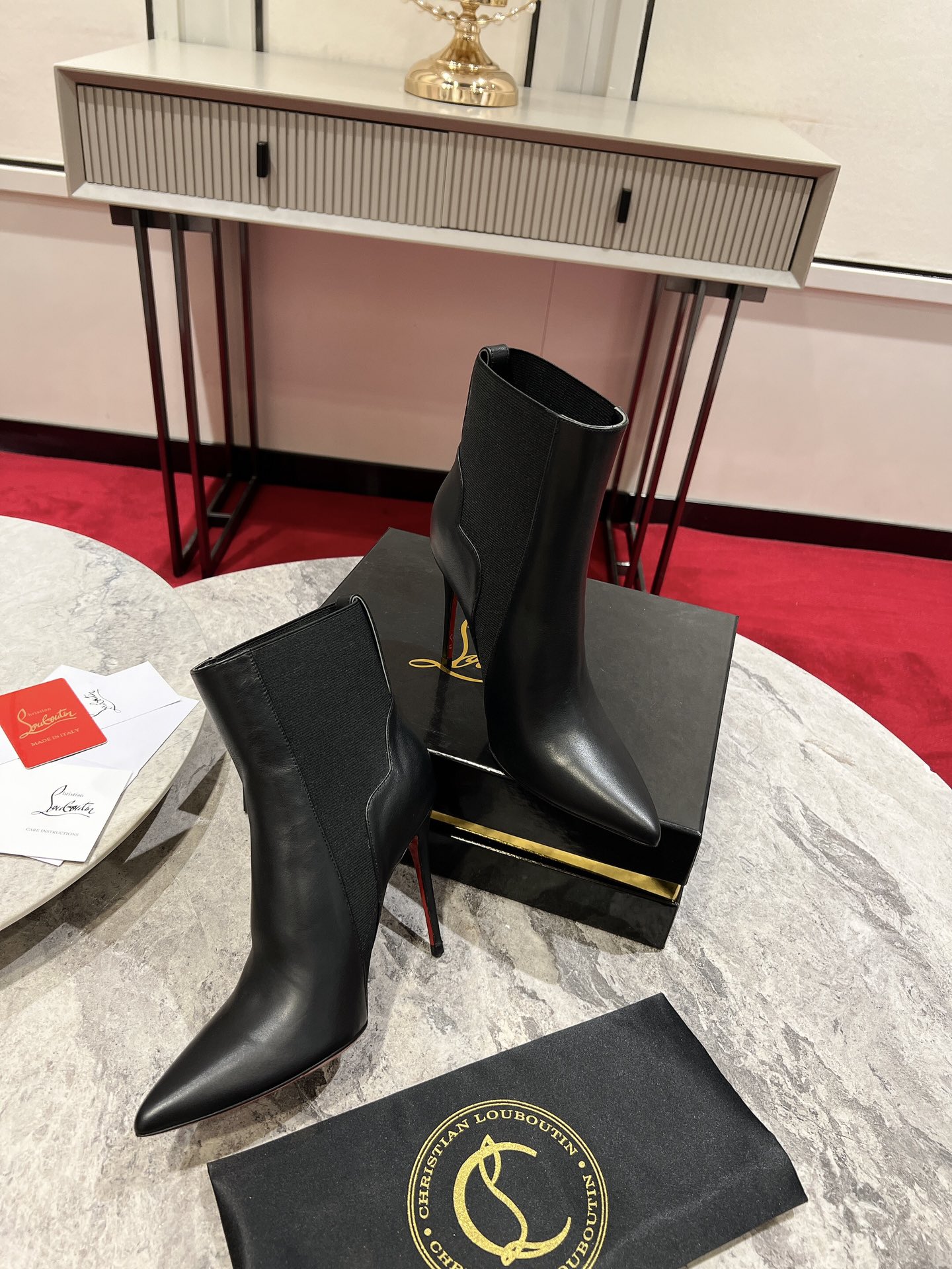 [TOP] Christian Louboutin Chelsea Chick Short Boots - Black
