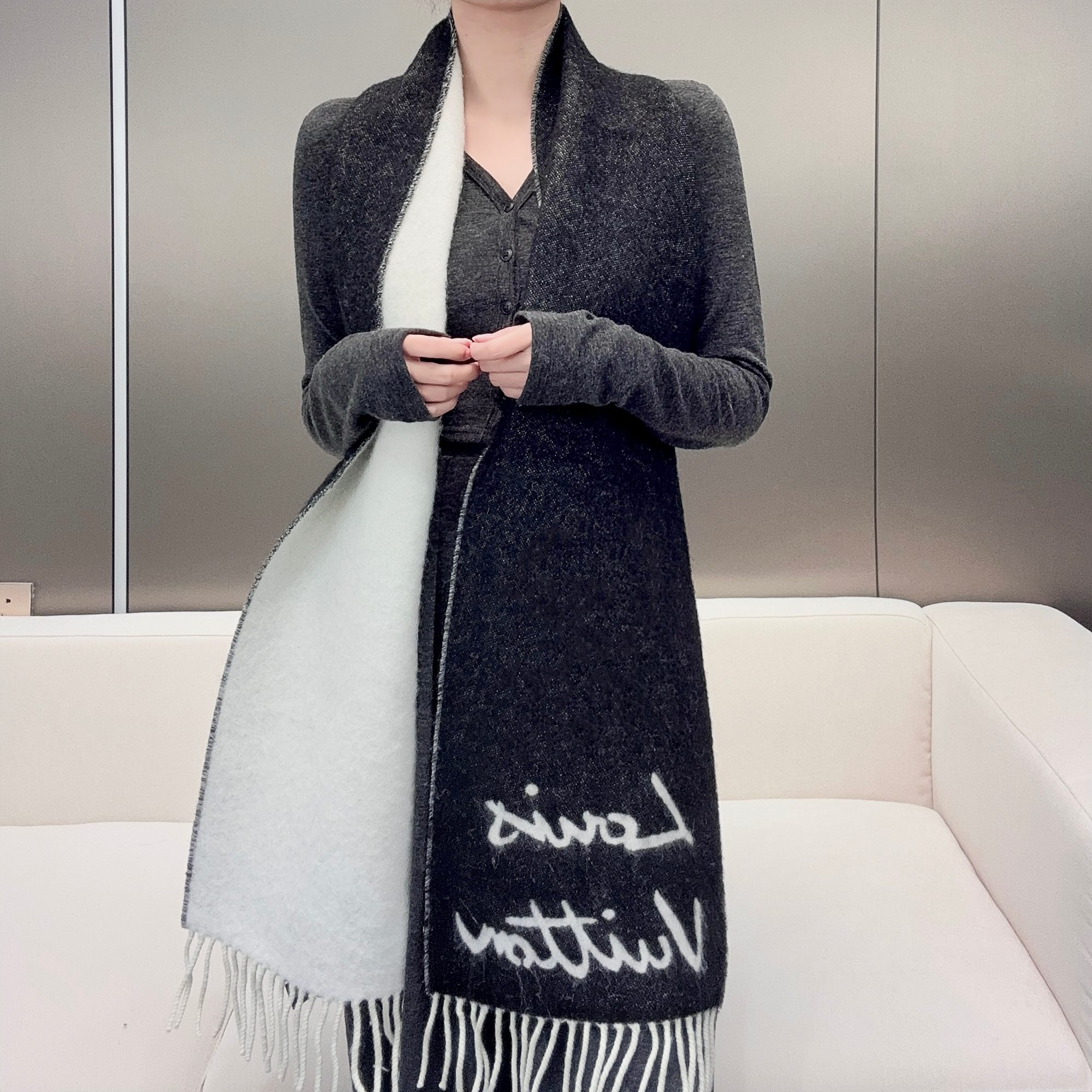 [TOP] Louis Vuitton LV Fluffygram Scarf 220x25cm - Black and White