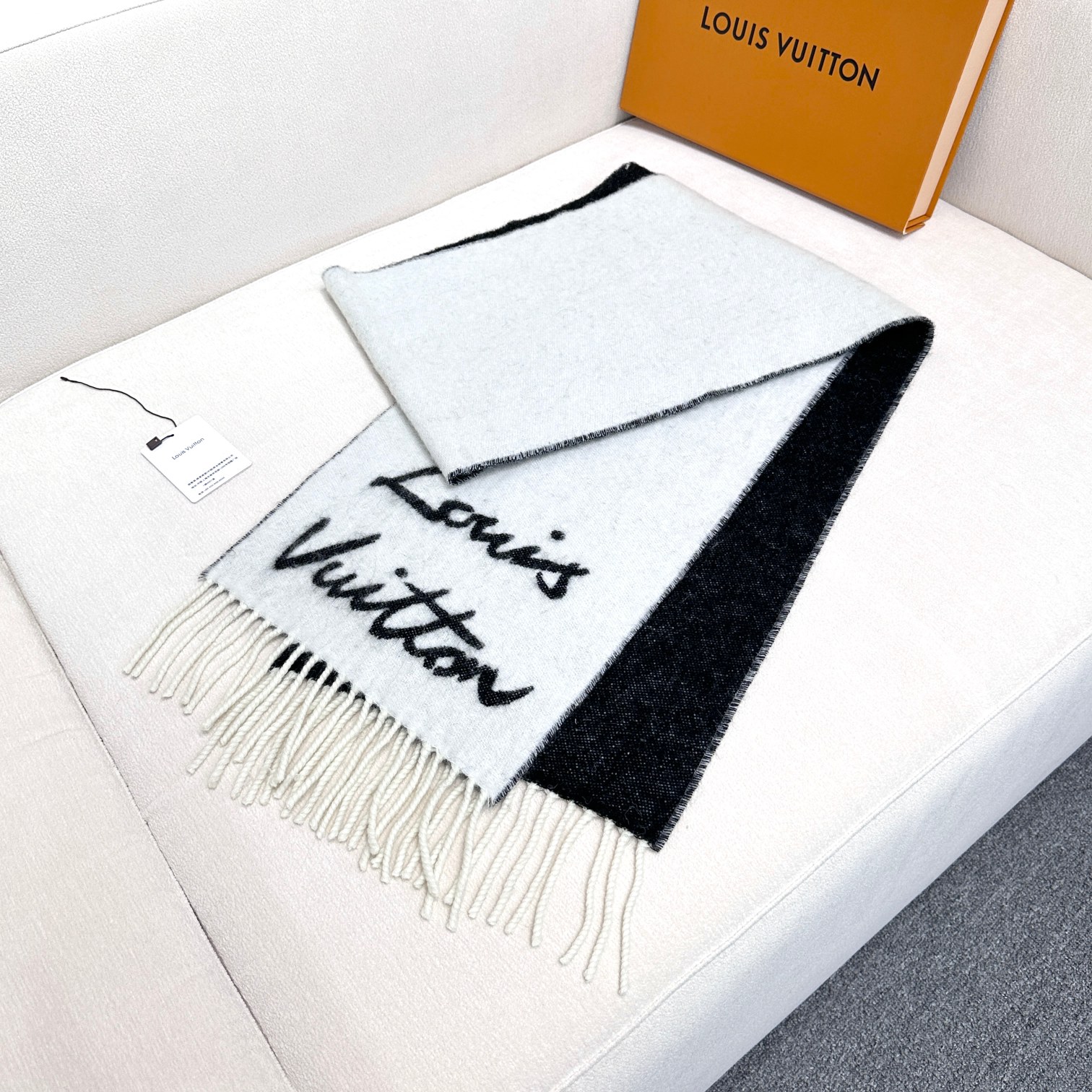 [TOP] Louis Vuitton LV Fluffygram Scarf 220x25cm - Black and White