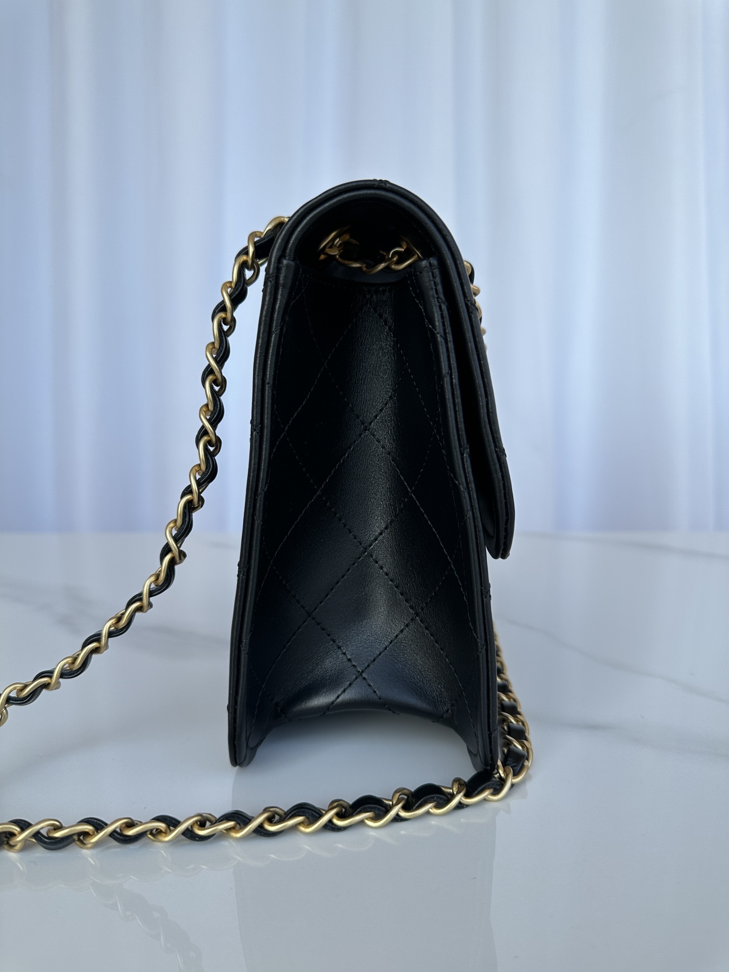 [TOP] CHANEL Lambskin Flap Bag 28X19X9cm - Black