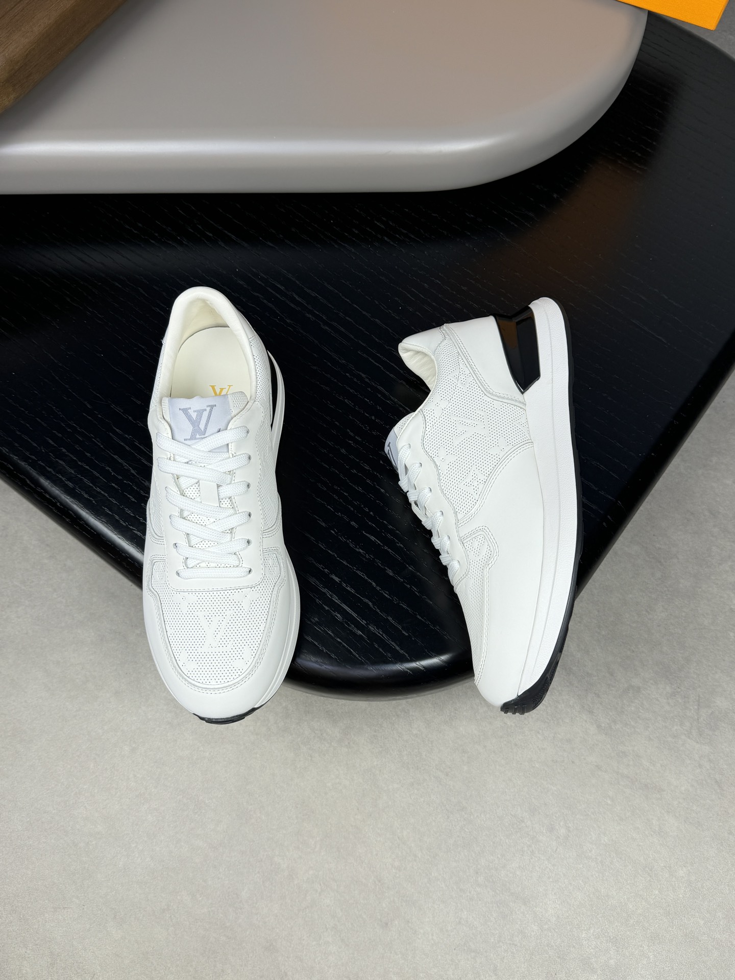 [TOP] Louis Vuitton LV Men's Shoes - 4 Colors